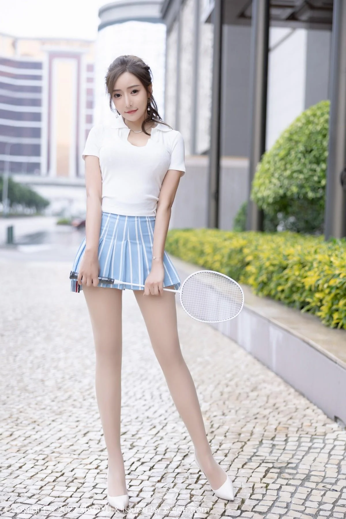 王馨瑶yanni白上衣配短裙半脱露蕾丝内衣超薄肉丝绝美写真 第 1 张