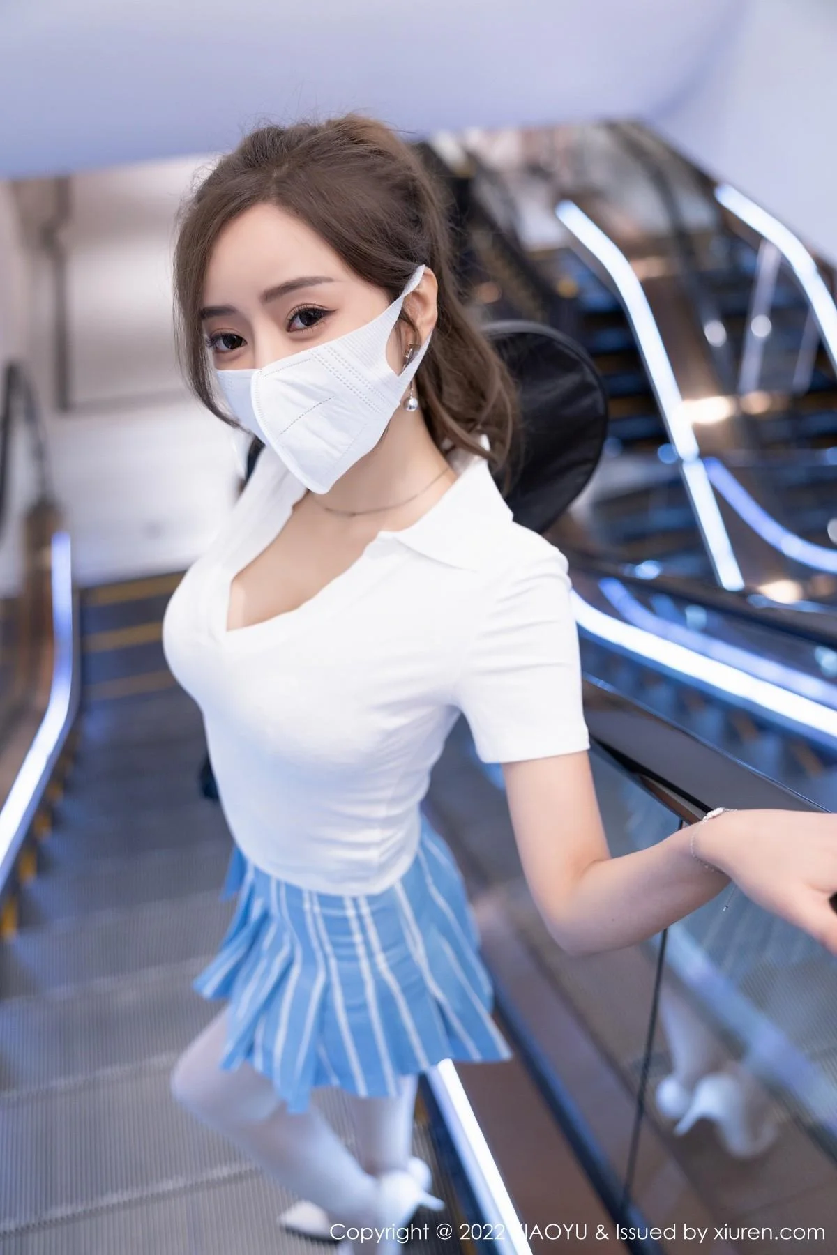 王馨瑶yanni白上衣配短裙半脱露蕾丝内衣超薄肉丝绝美写真 第 15 张