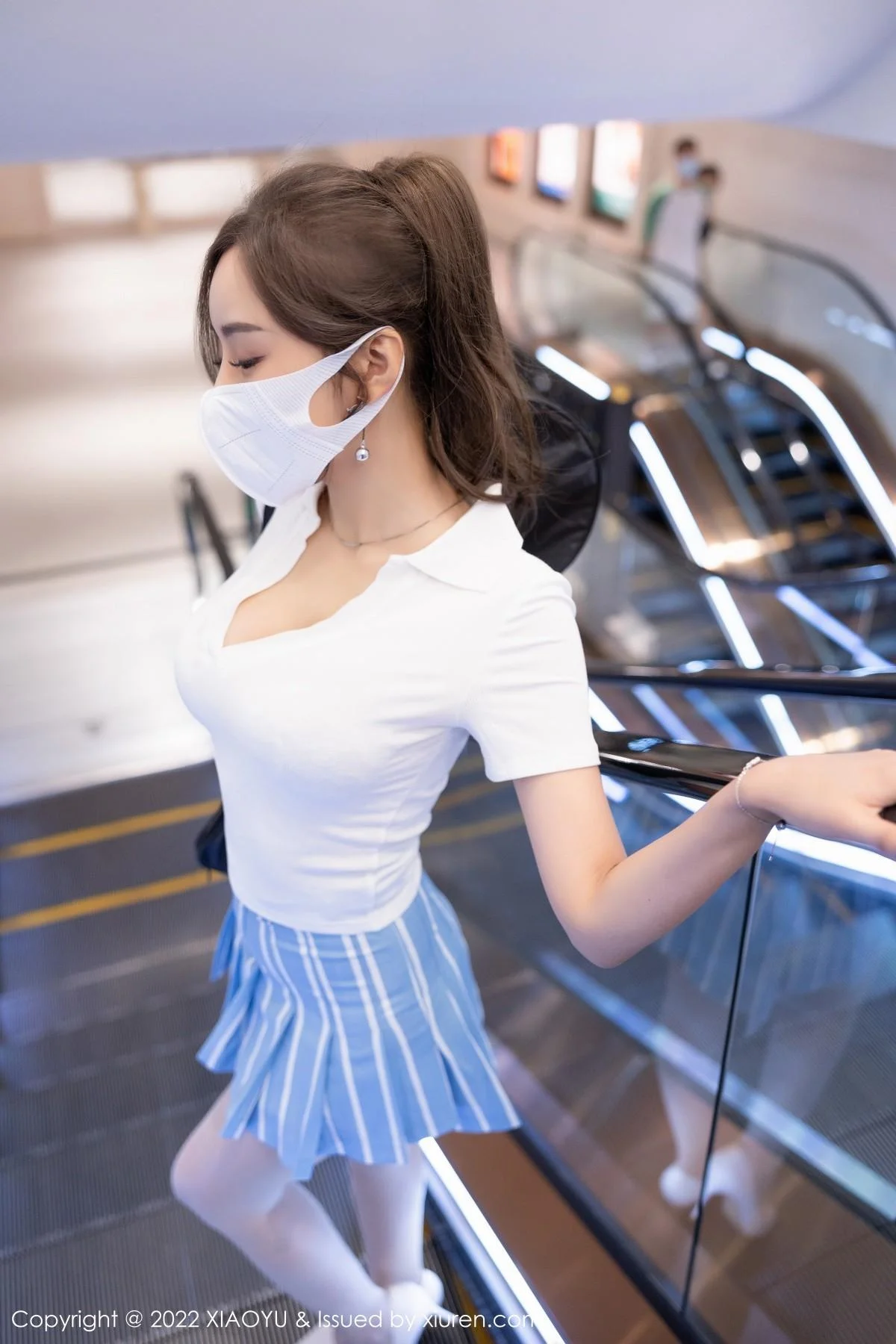 王馨瑶yanni白上衣配短裙半脱露蕾丝内衣超薄肉丝绝美写真 第 18 张