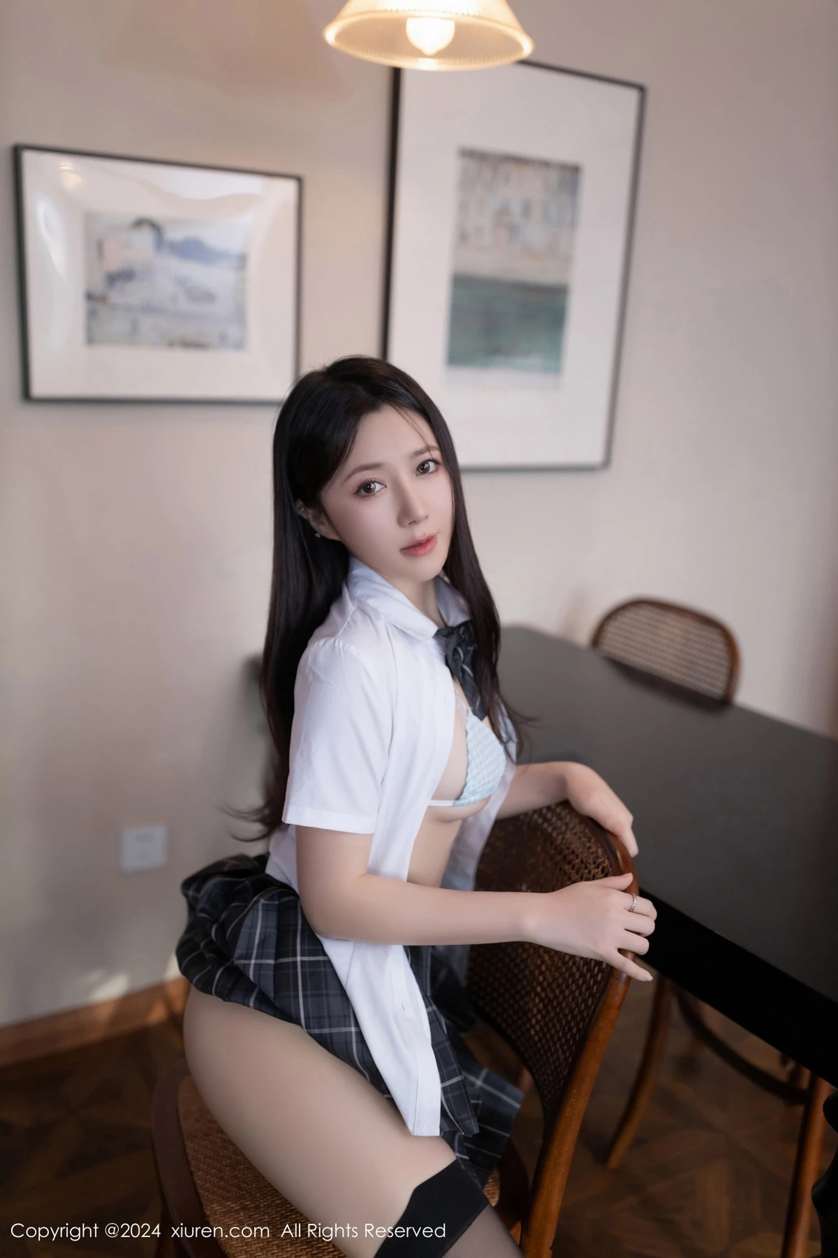 鱼子酱Fish性感白色衬衫配格子短裙露超薄黑丝撩人绝美写真 第 35 张
