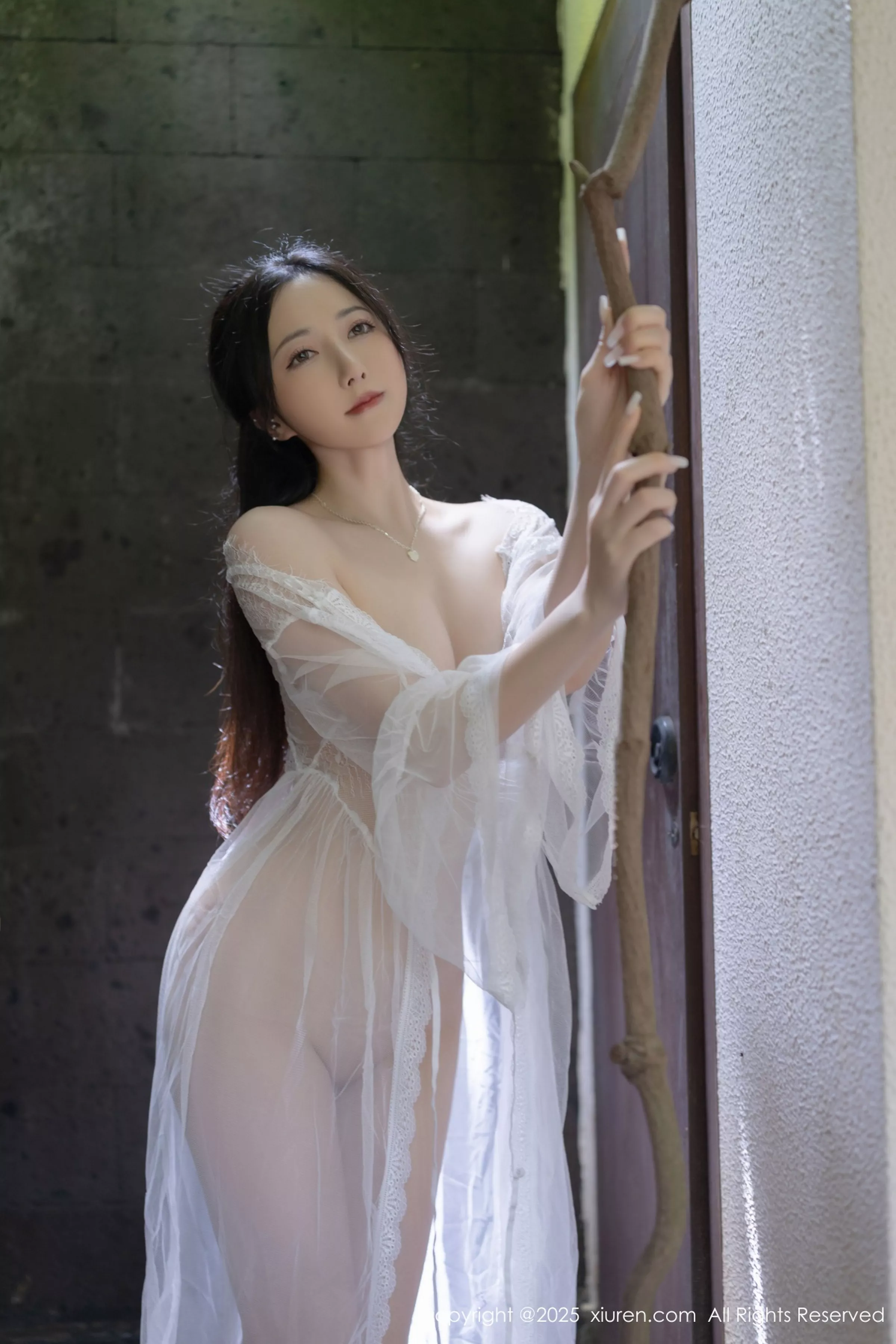 鱼子酱Fish性感白色轻透连衣裙透视秀惹火身材撩人绝美写真 第 105 张