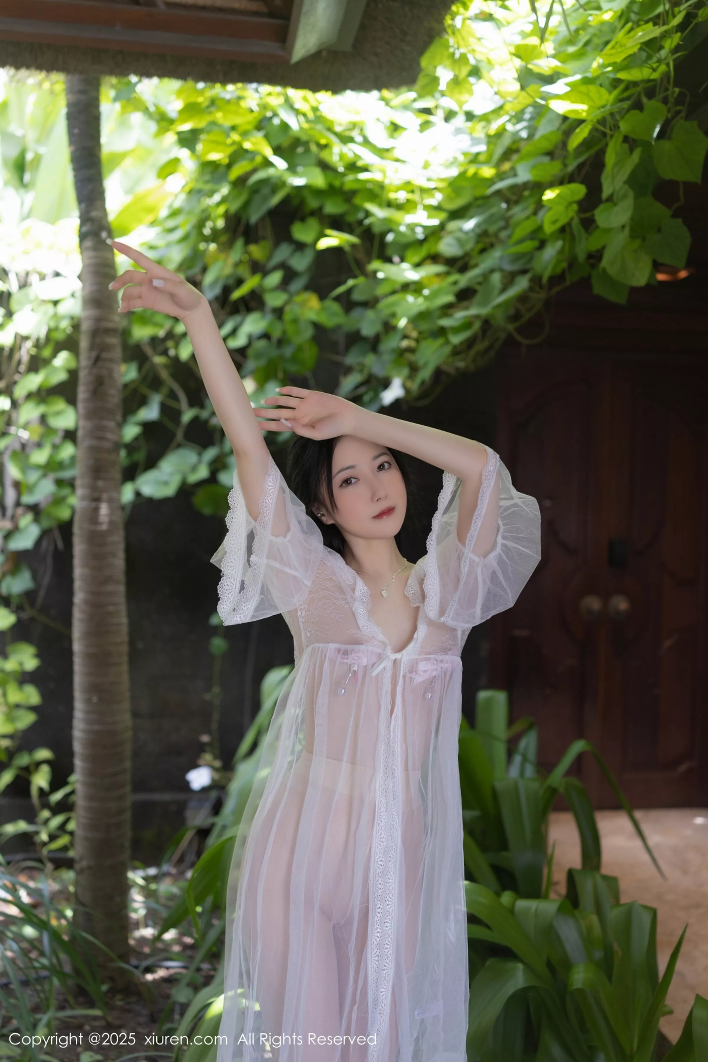 鱼子酱Fish性感白色轻透连衣裙透视秀惹火身材撩人绝美写真 第 12 张