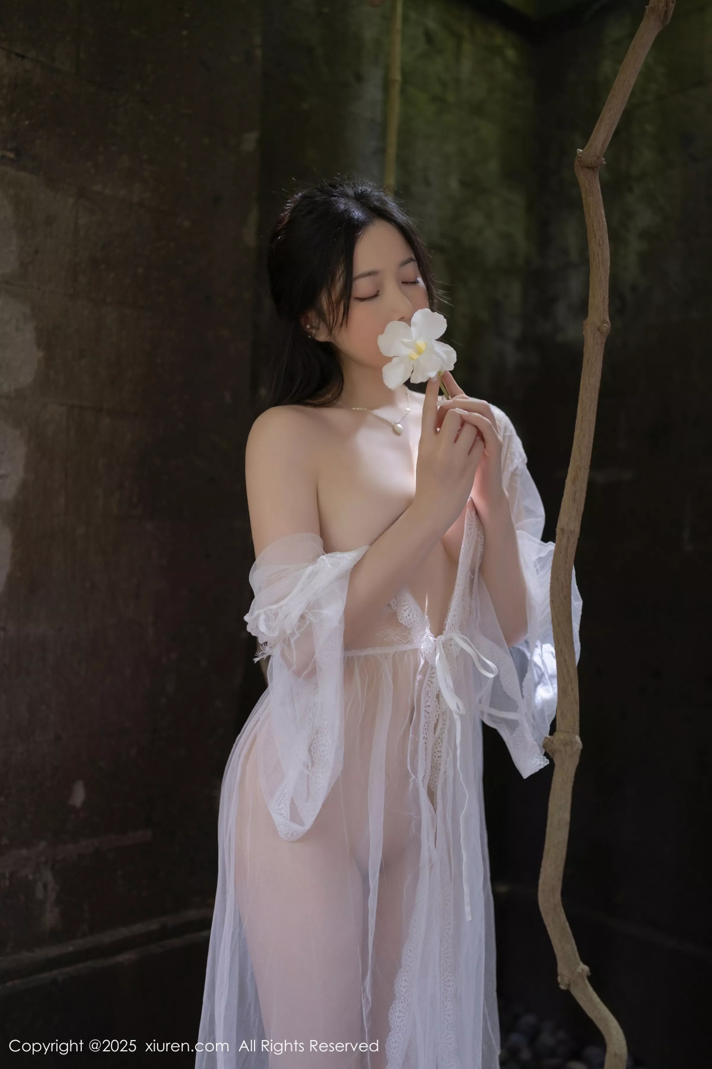 鱼子酱Fish性感白色轻透连衣裙透视秀惹火身材撩人绝美写真 第 151 张