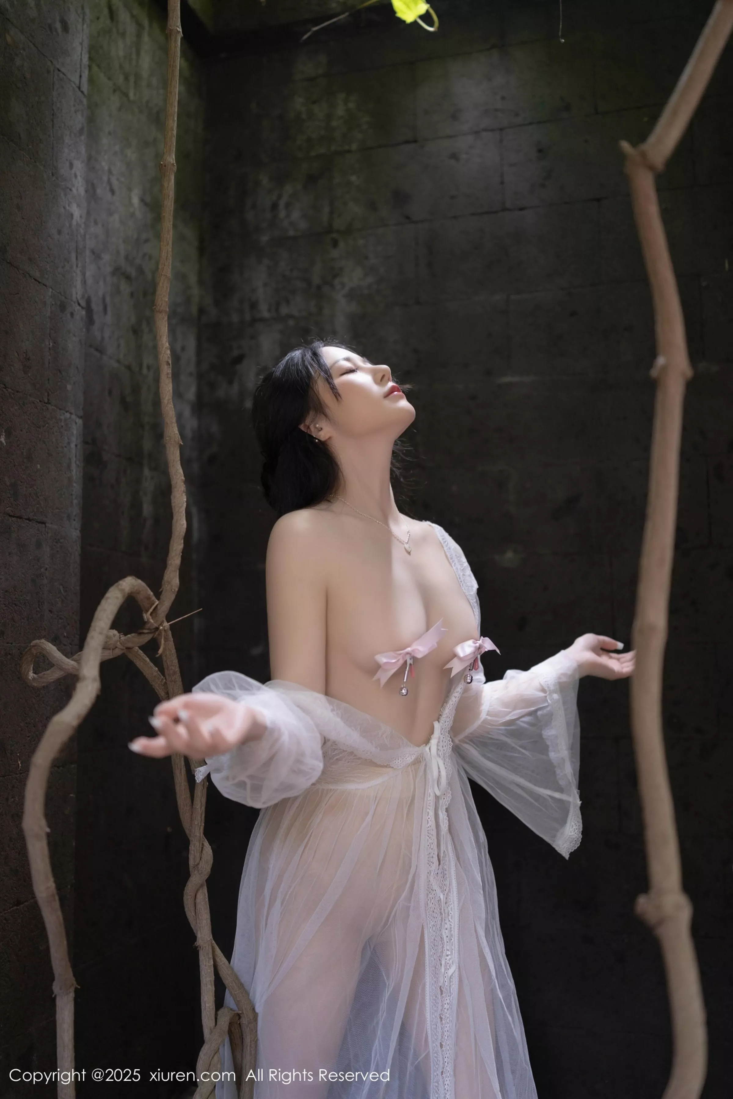 鱼子酱Fish性感白色轻透连衣裙透视秀惹火身材撩人绝美写真 第 33 张