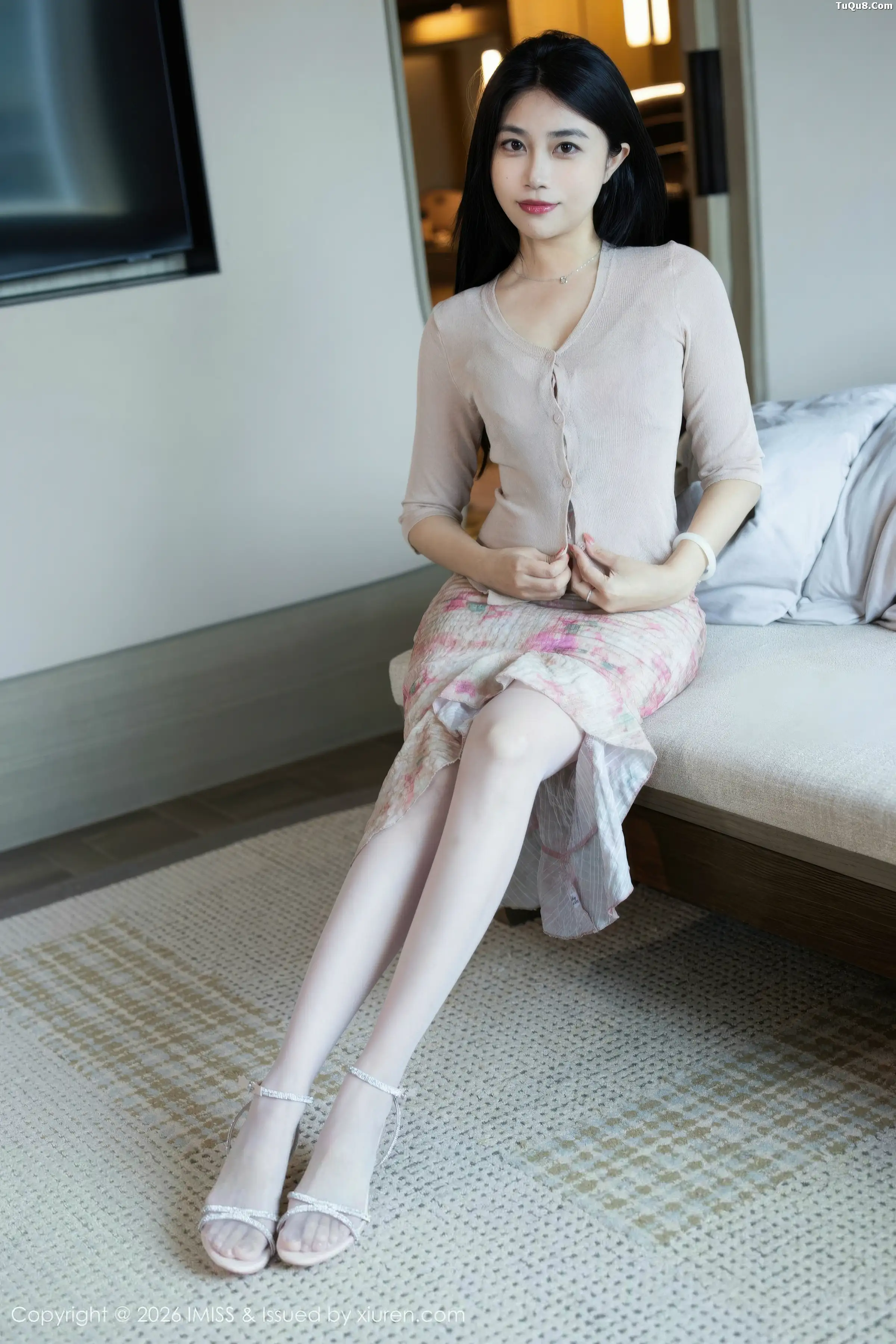 许诺Sabrina性感花色短裙配粉丝吊袜秀完美身材绝美写真 第 1 张