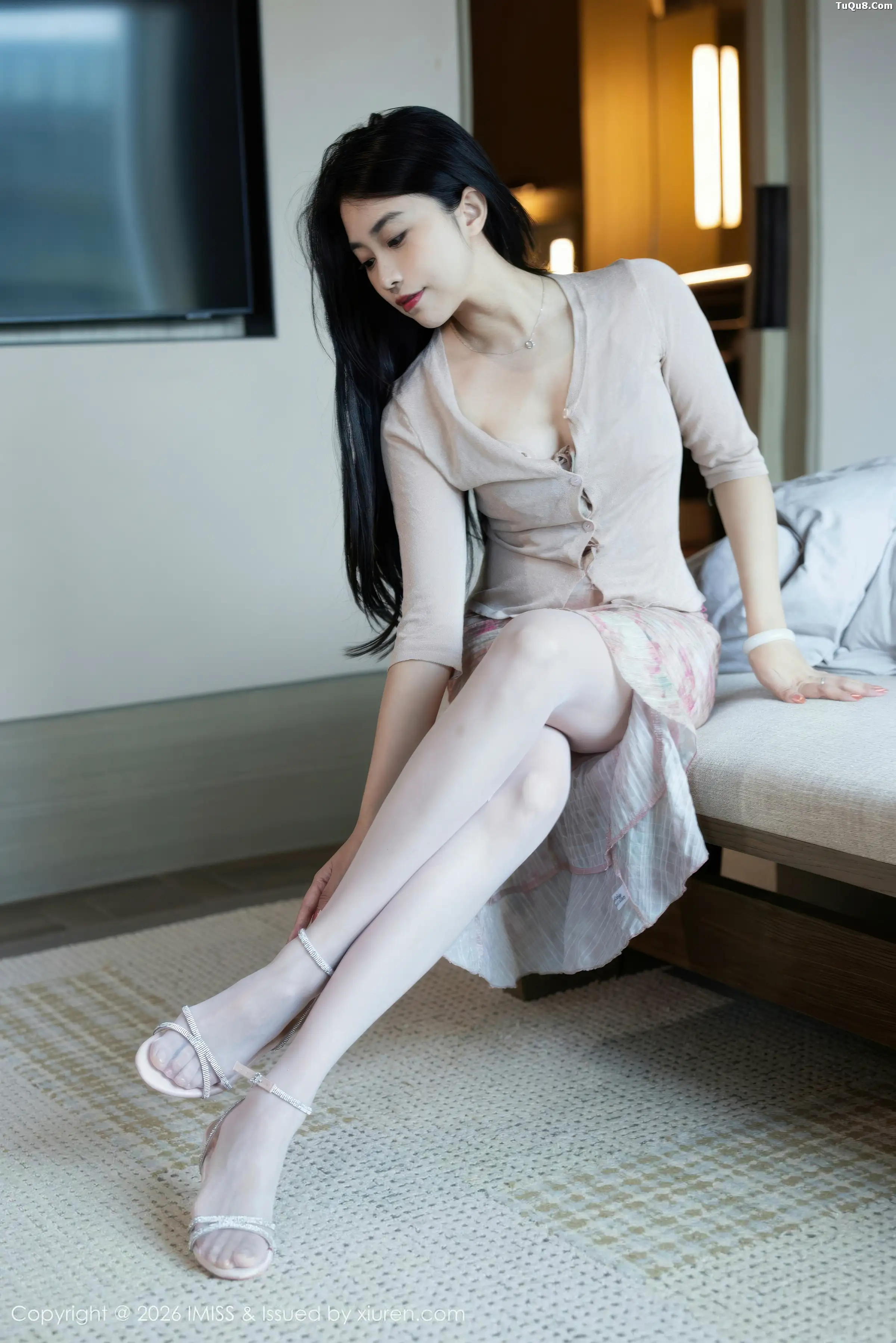 许诺Sabrina性感花色短裙配粉丝吊袜秀完美身材绝美写真 第 4 张