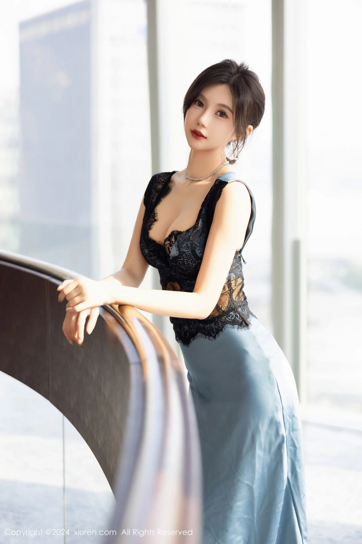 绮里嘉ula性感黑色蕾丝内衣配肉色丝袜秀完美身材绝美写真 第 2 张