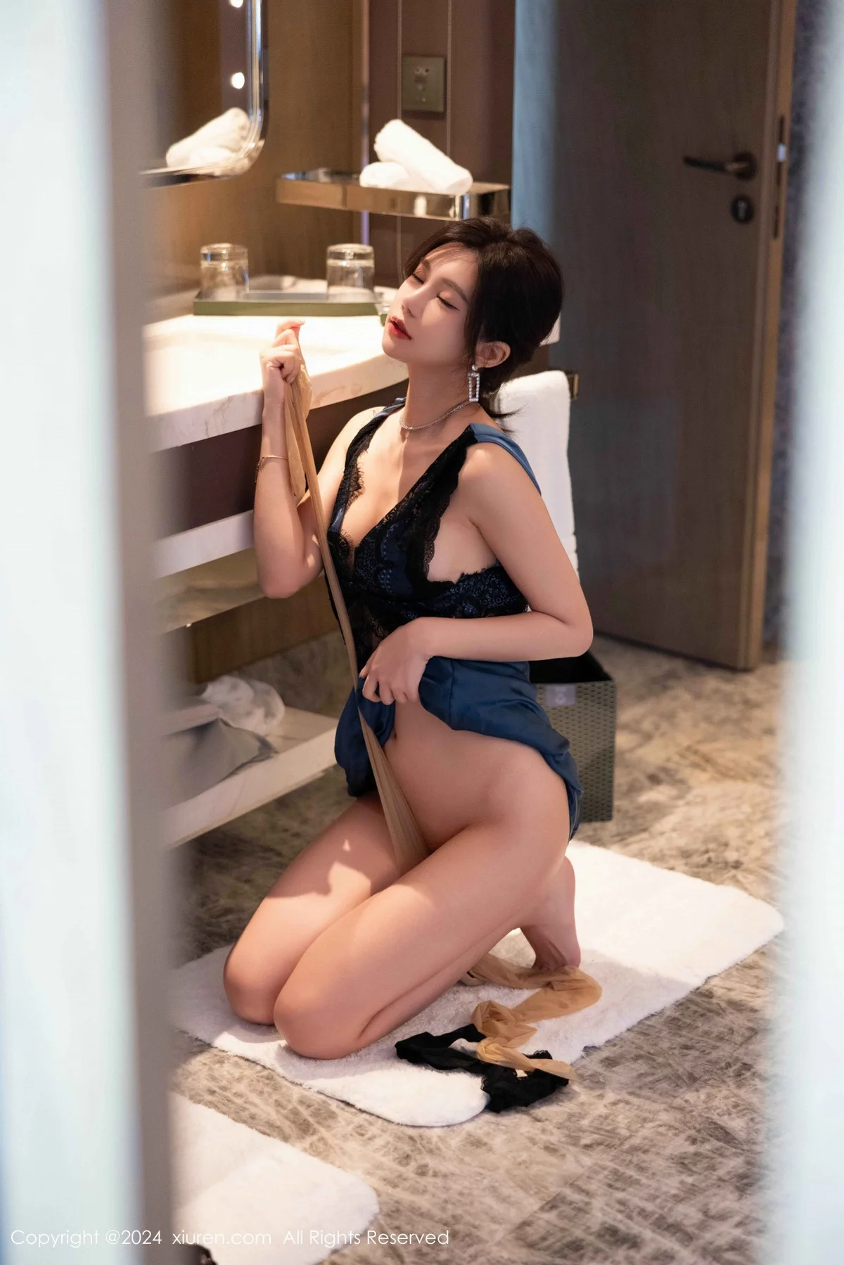 绮里嘉ula性感黑色蕾丝内衣配肉色丝袜秀完美身材绝美写真 第 75 张