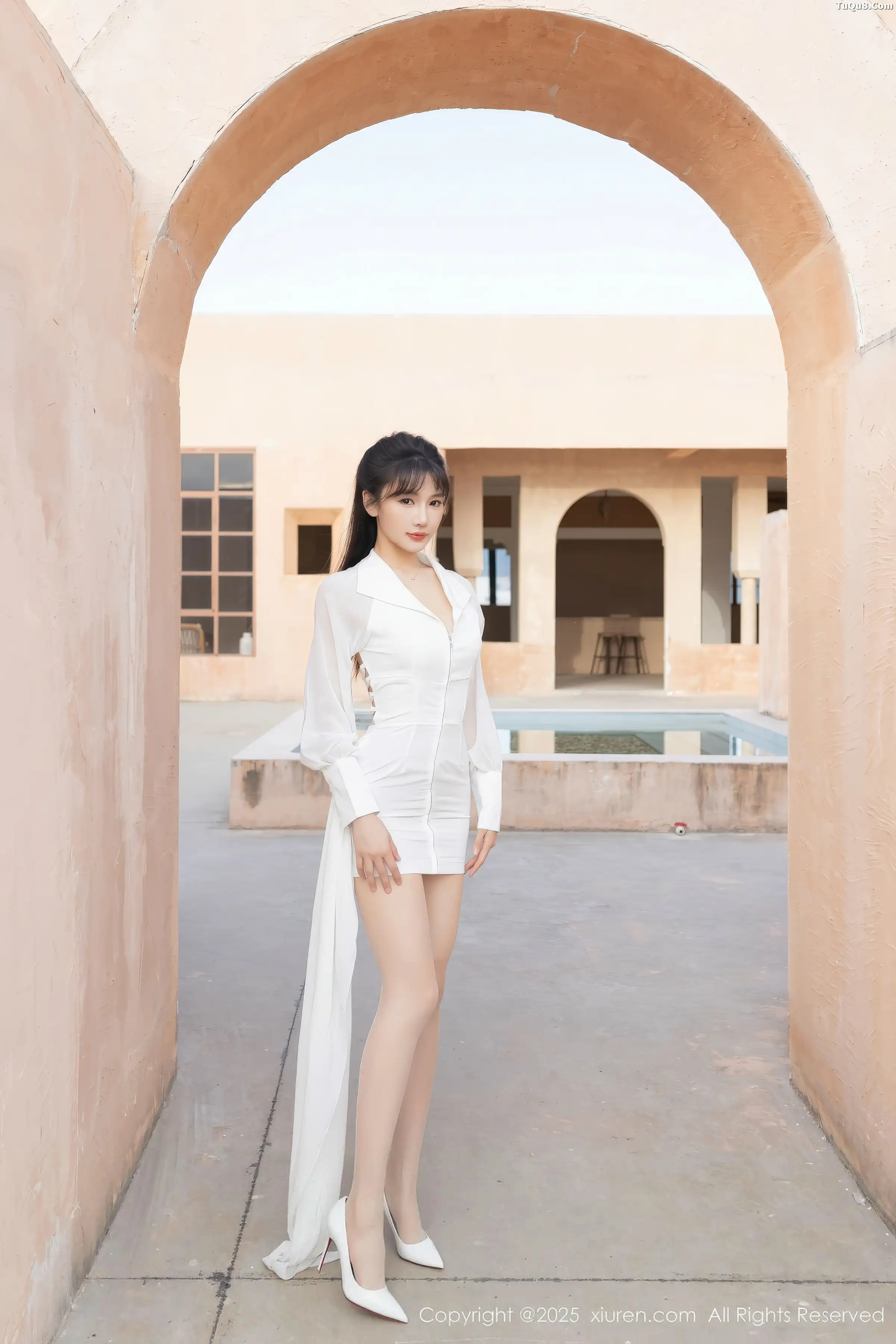 陆萱萱性感套装露肉色内衣配超薄肉丝秀柔美身姿绝美写真 第 2 张