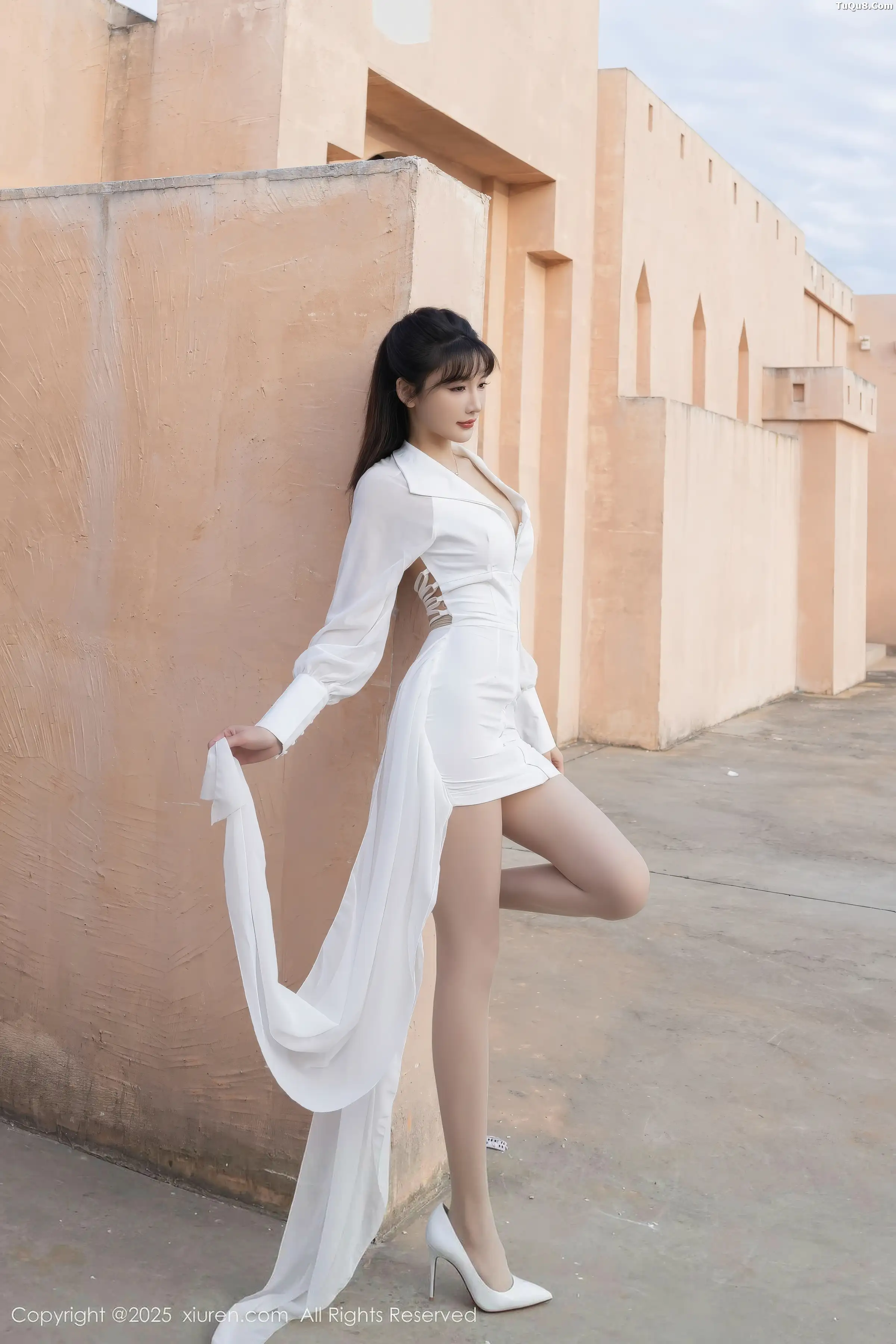 陆萱萱性感套装露肉色内衣配超薄肉丝秀柔美身姿绝美写真 第 8 张
