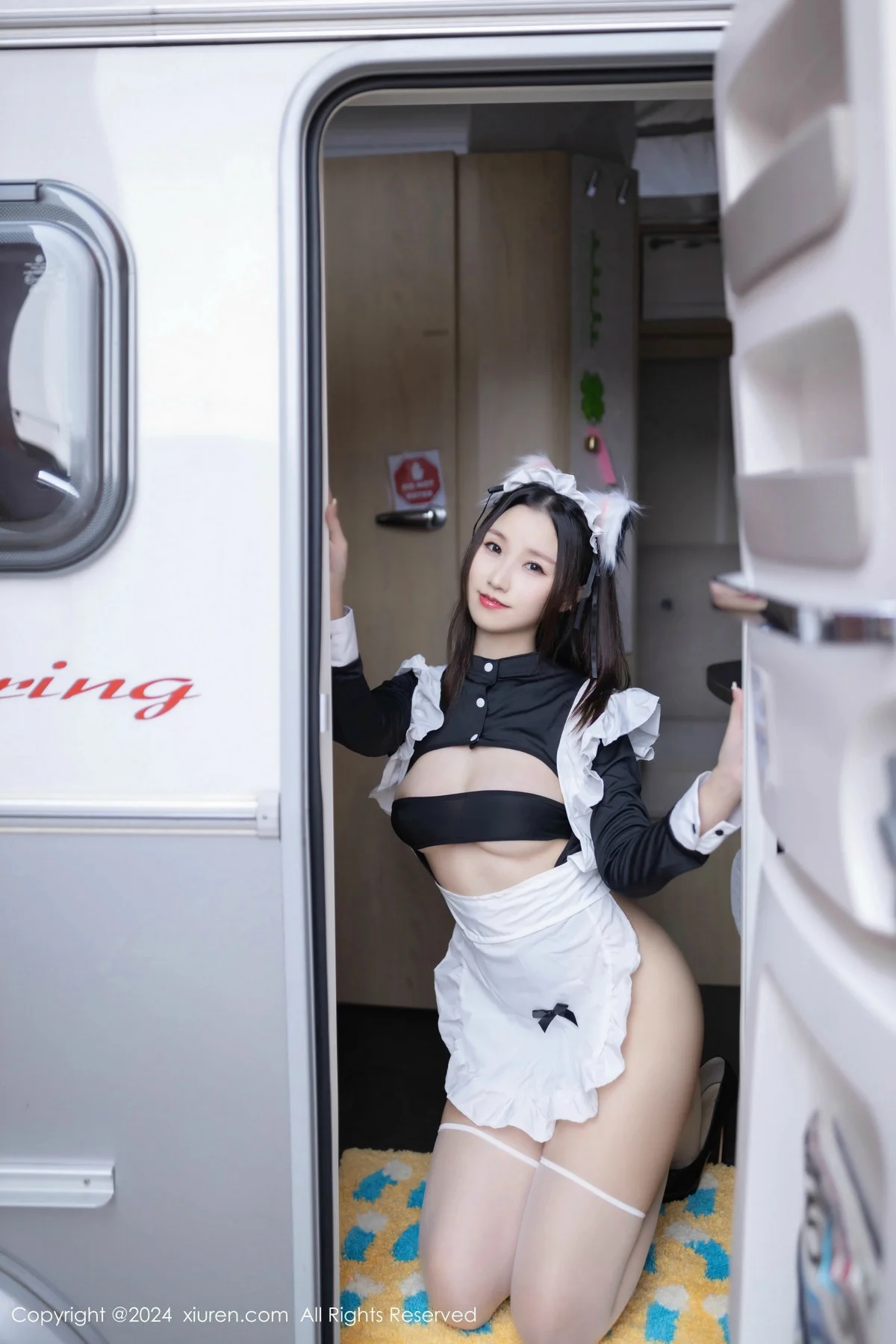 杏子Yada性感黑色女仆服饰配白色丝袜秀曼妙身姿绝美写真 第 15 张