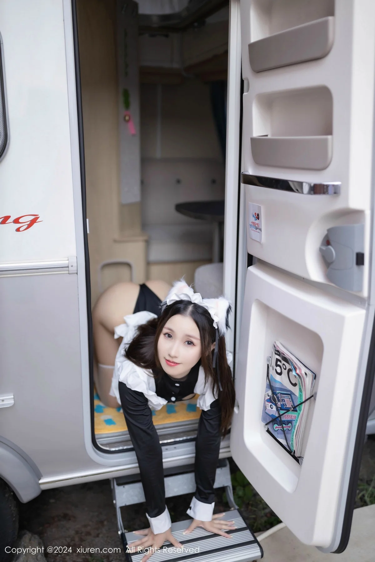 杏子Yada性感黑色女仆服饰配白色丝袜秀曼妙身姿绝美写真 第 17 张