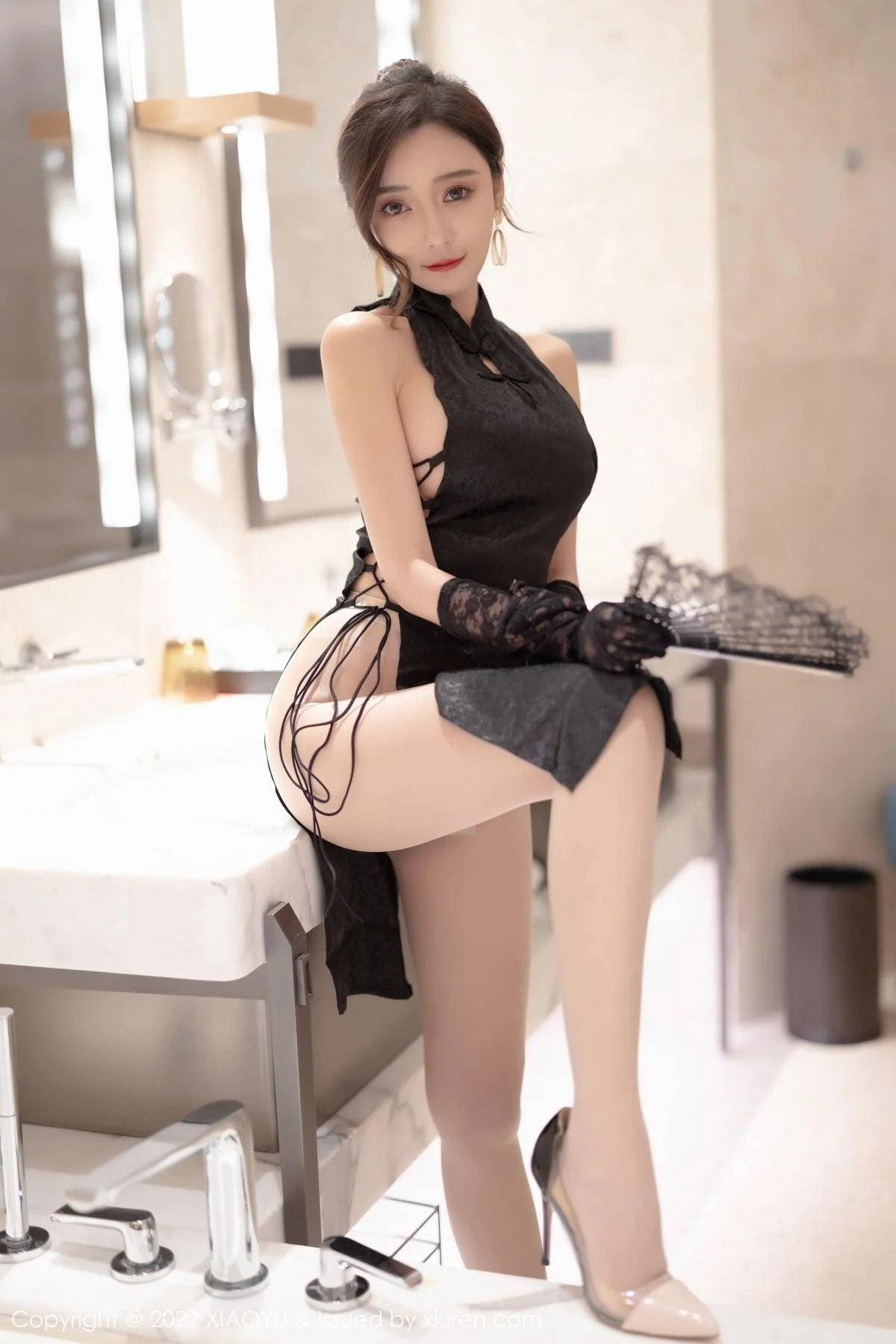 王馨瑶yanni惠州旅拍性感精简旗袍配超薄肉丝秀翘臀绝美写真 第 39 张