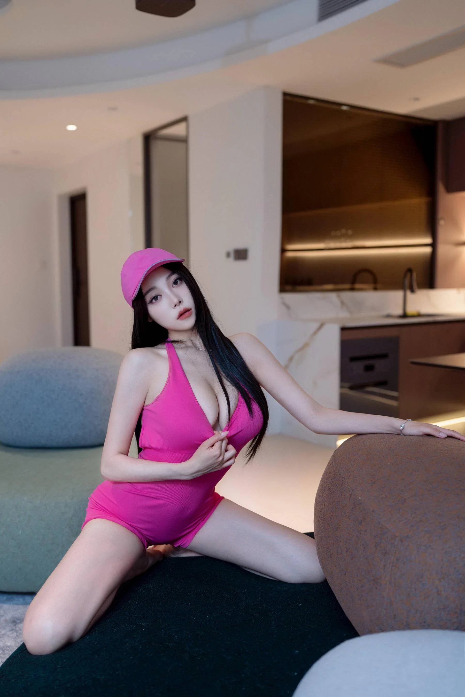 [秀人精选] 清妙 诱人私拍福利 玫红色瑜伽服 第 2 张
