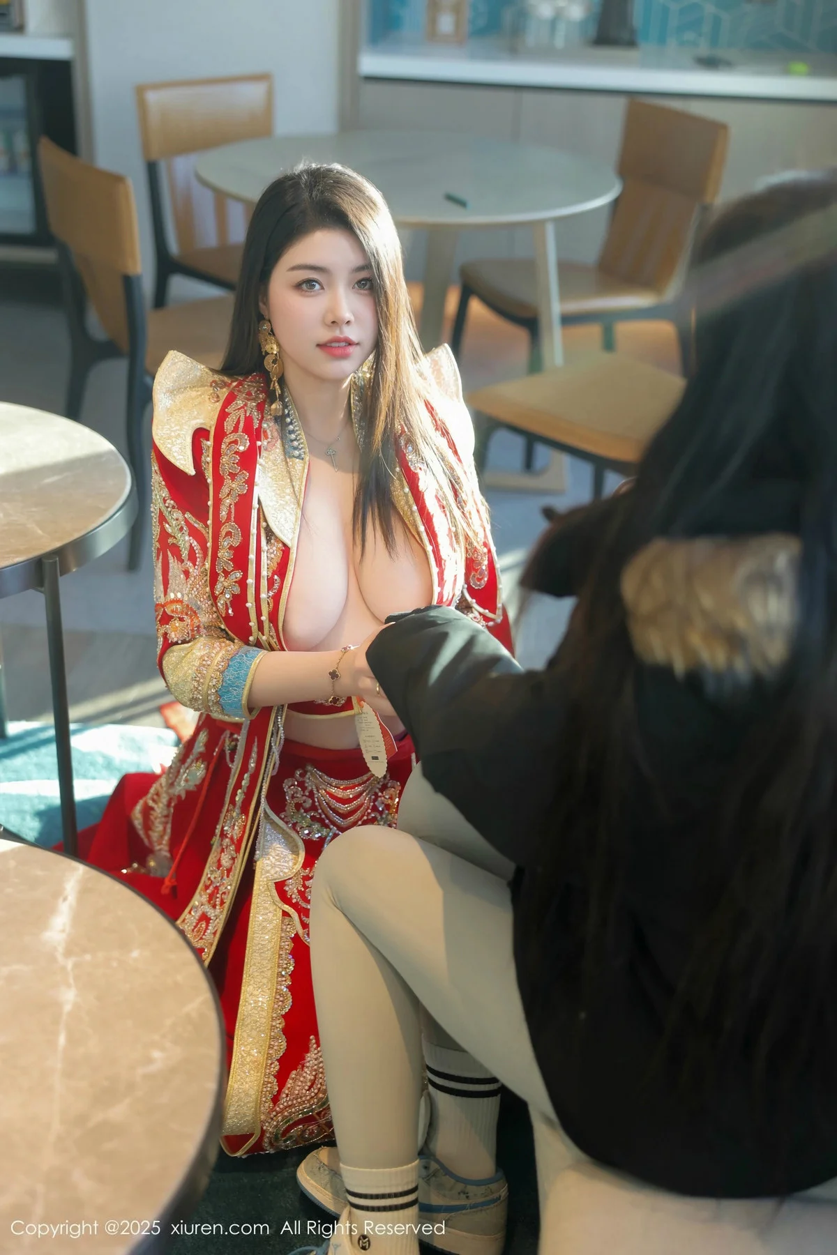 林若凡F性感红色新娘装配黑丝吊袜半脱秀丰腴身材绝美写真 第 13 张
