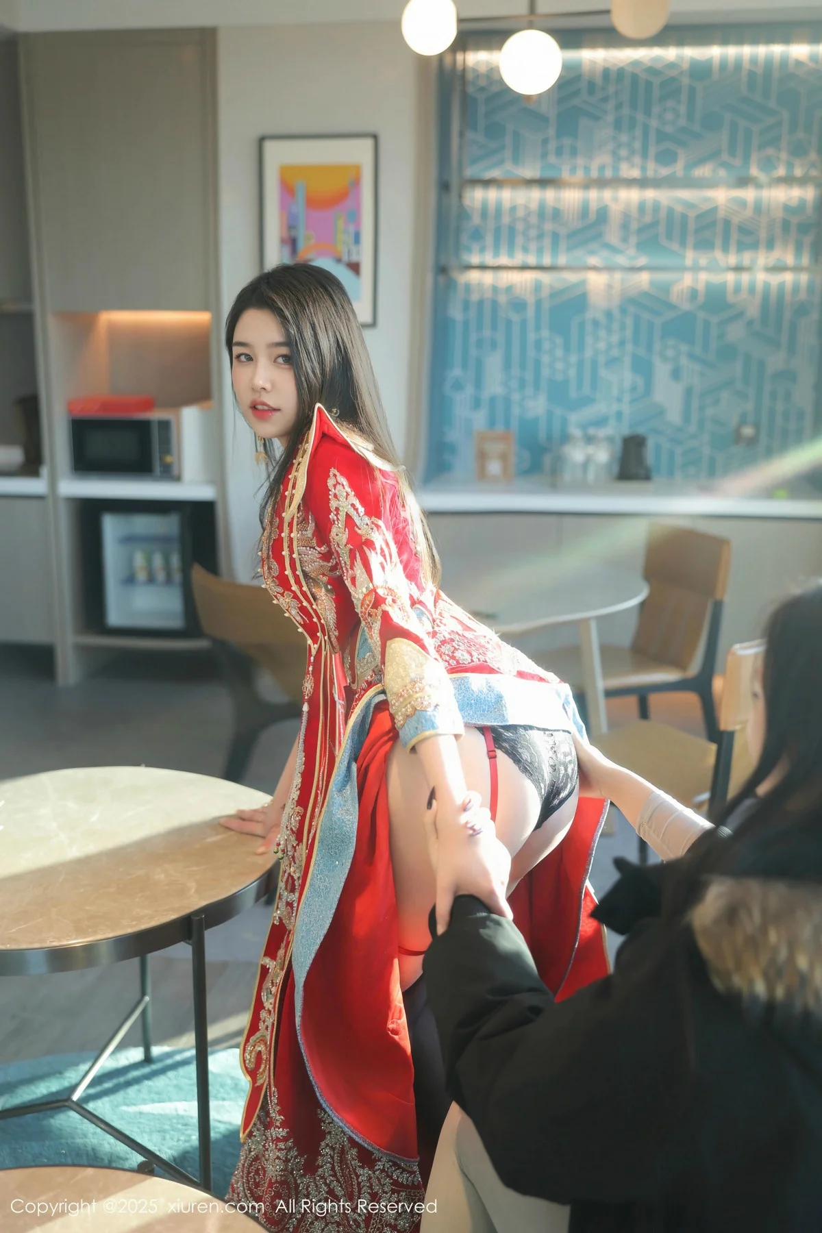 林若凡F性感红色新娘装配黑丝吊袜半脱秀丰腴身材绝美写真 第 21 张