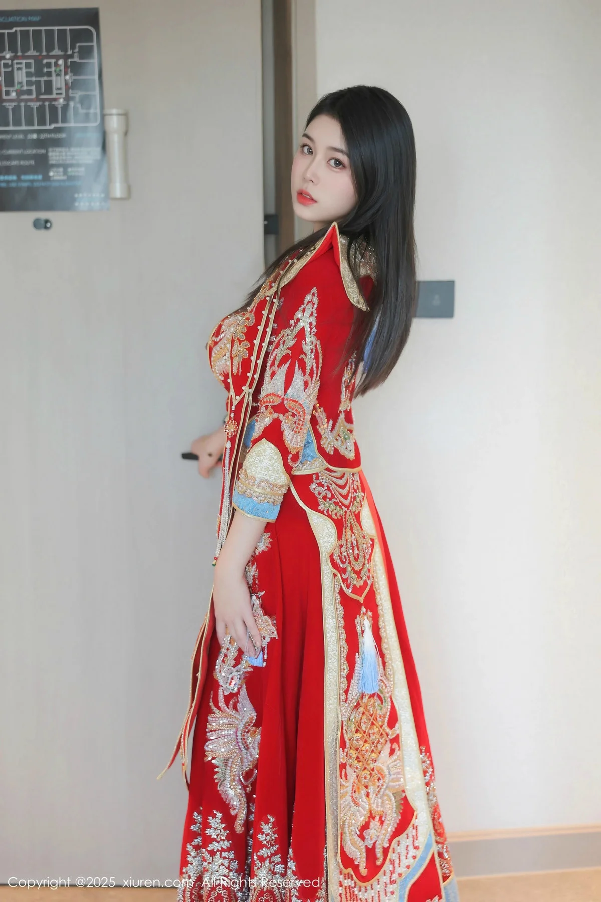 林若凡F性感红色新娘装配黑丝吊袜半脱秀丰腴身材绝美写真 第 9 张