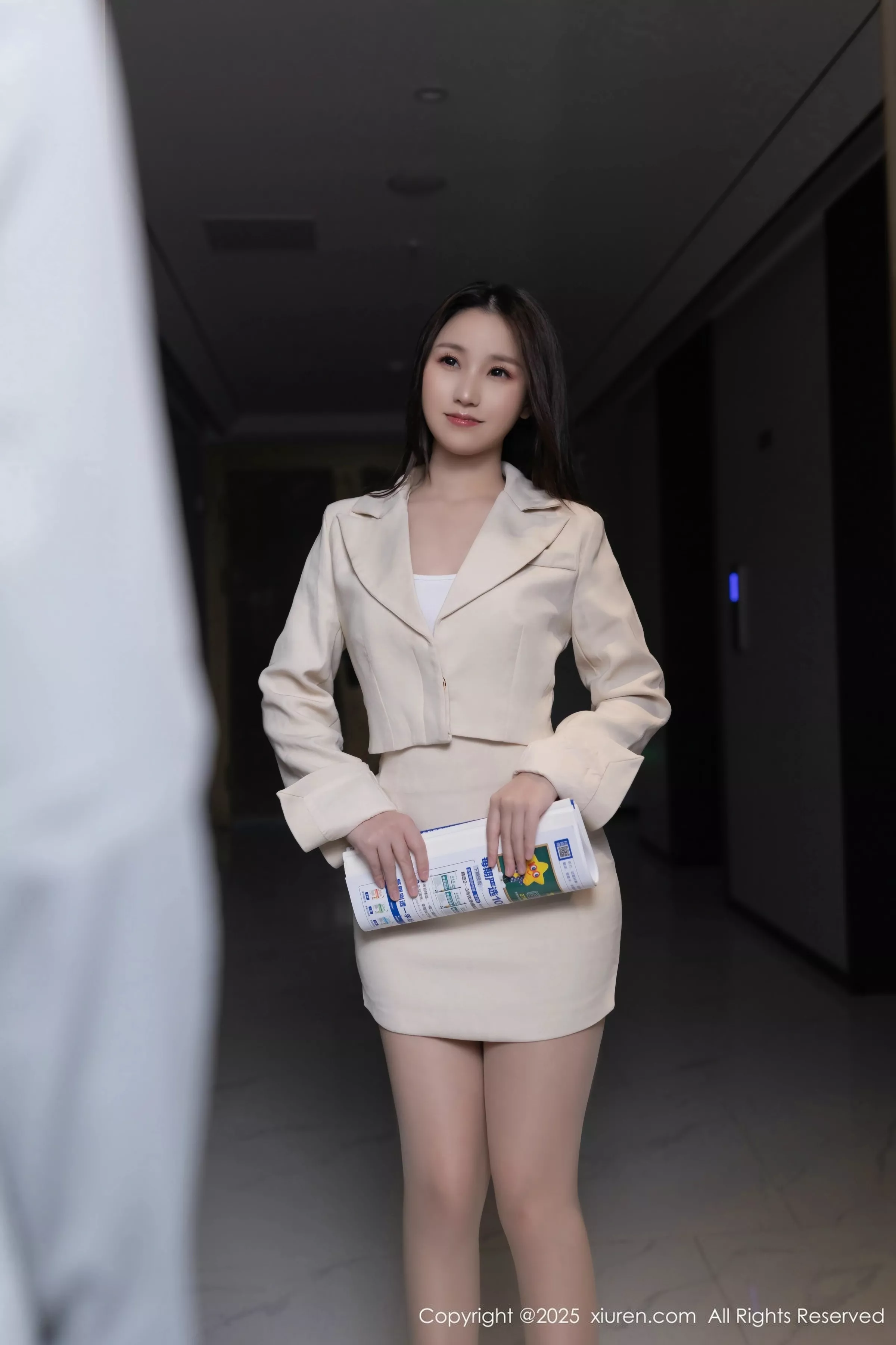 杏子Yada性感浅色短裙露超薄肉丝秀曼妙身姿迷人绝美写真 第 13 张