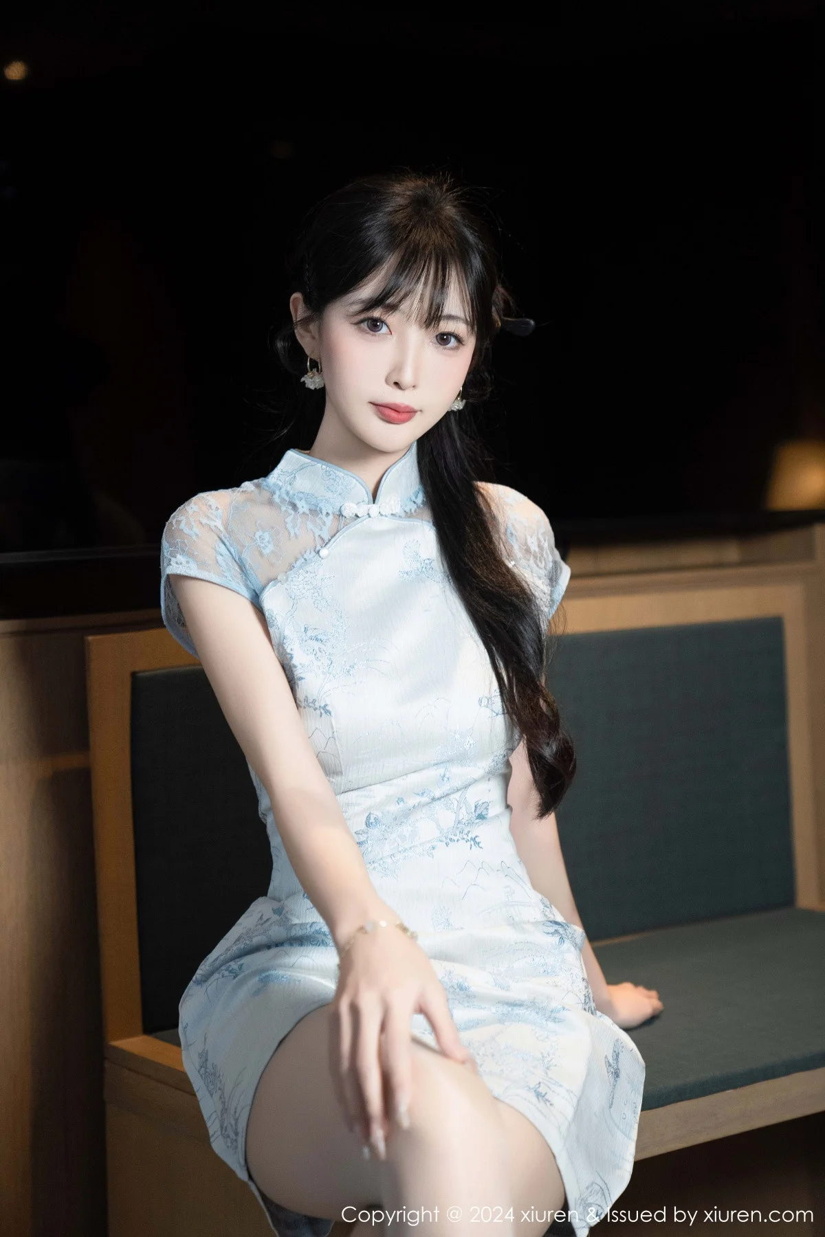 林星阑性感浅色短旗袍露白色内衣配超薄肉丝秀美腿绝美写真 第 23 张