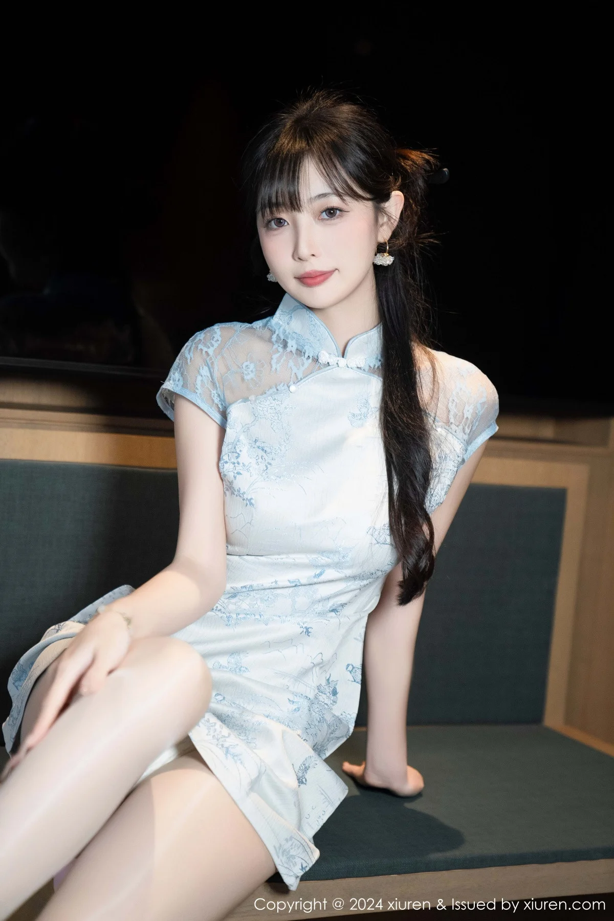 林星阑性感浅色短旗袍露白色内衣配超薄肉丝秀美腿绝美写真 第 26 张