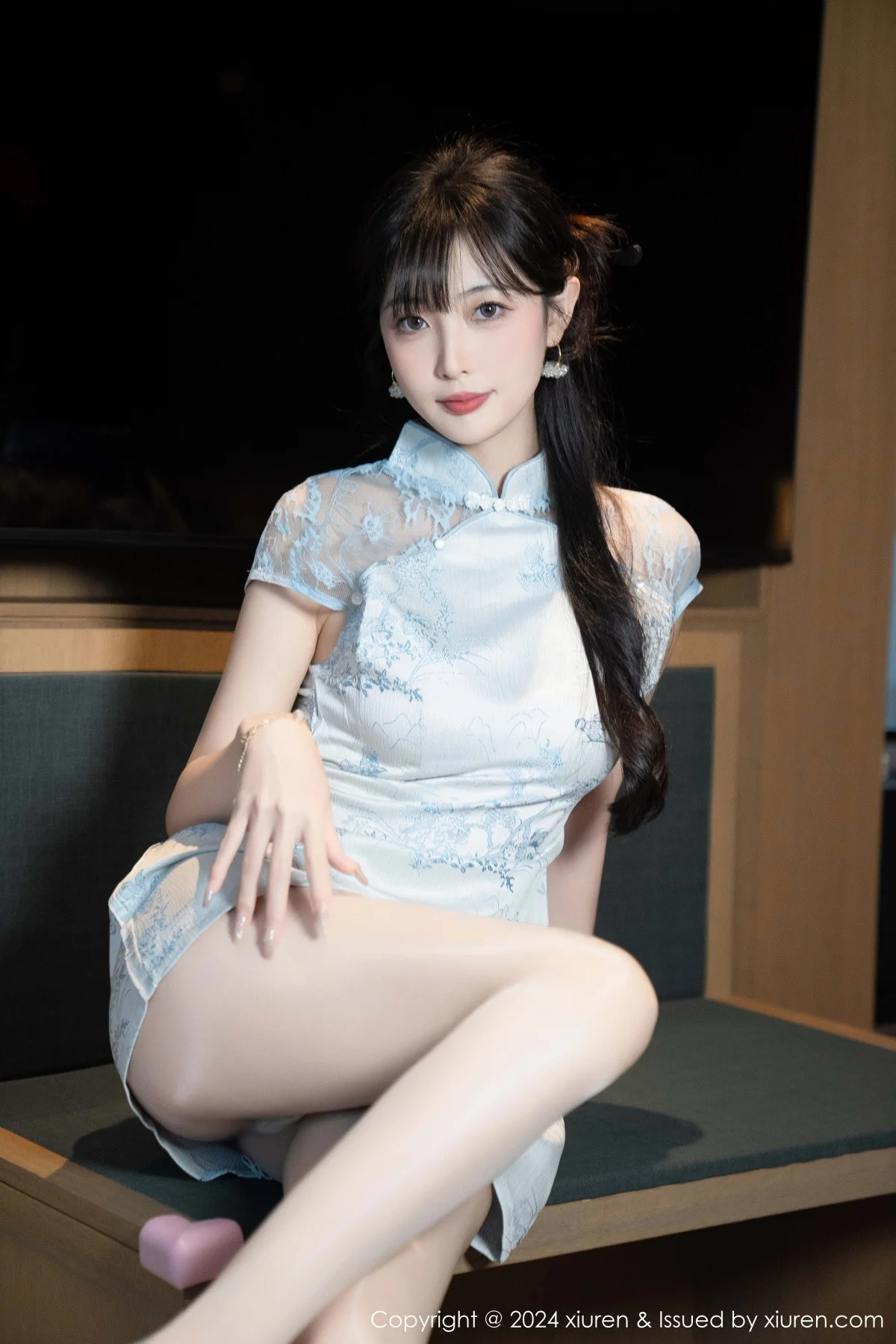 林星阑性感浅色短旗袍露白色内衣配超薄肉丝秀美腿绝美写真 第 27 张