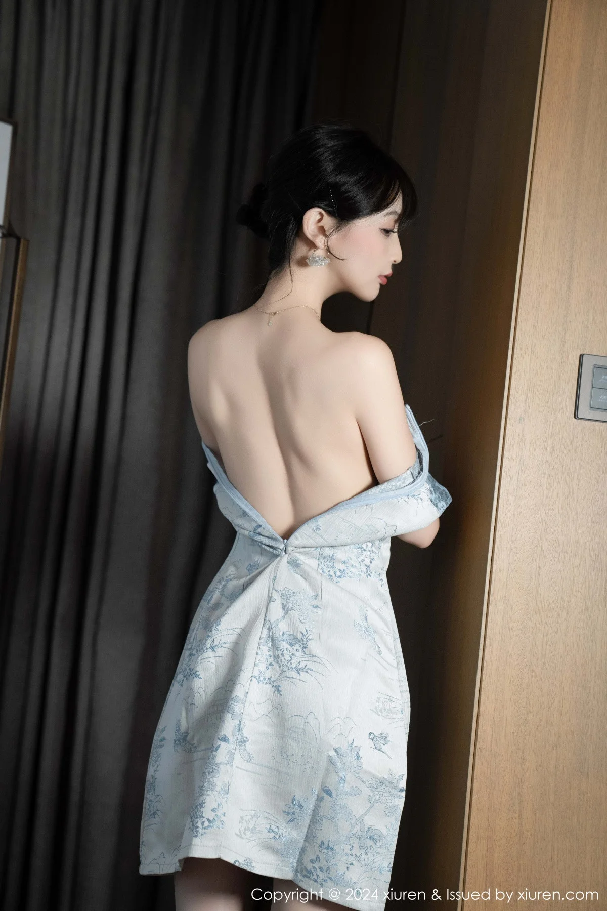 林星阑性感浅色短旗袍露白色内衣配超薄肉丝秀美腿绝美写真 第 47 张