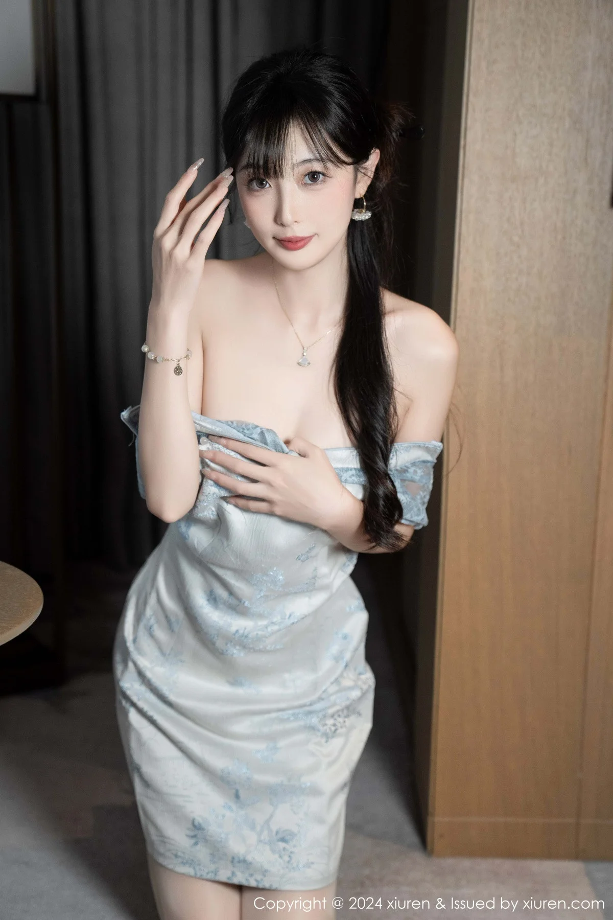 林星阑性感浅色短旗袍露白色内衣配超薄肉丝秀美腿绝美写真 第 50 张