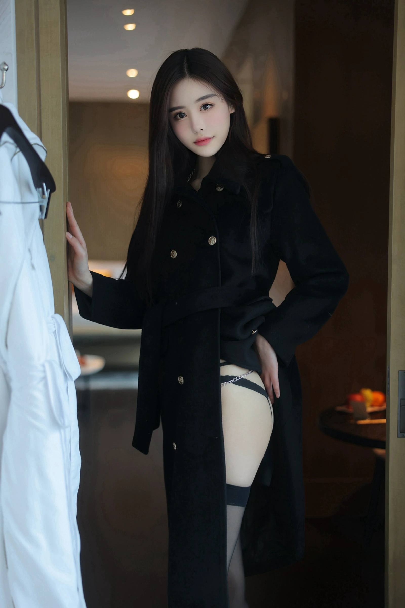 [秀人付费] 晚苏susu 诱人私拍福利 黑色外套里的诱惑 第 62 张