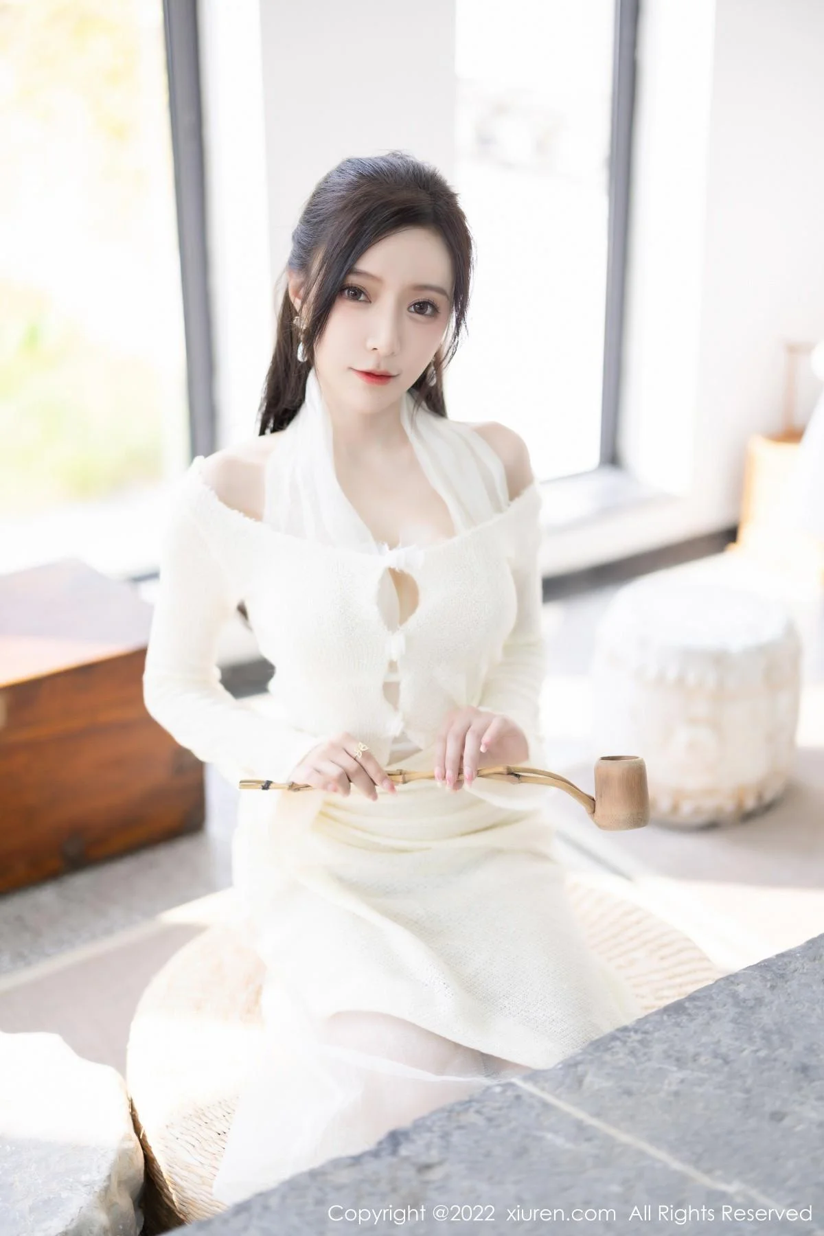 王馨瑶yanni性感白色连衣裙配超薄肉丝秀翘臀美腿绝美写真 第 17 张