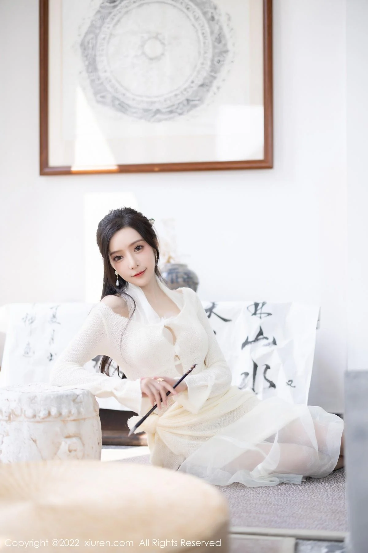 王馨瑶yanni性感白色连衣裙配超薄肉丝秀翘臀美腿绝美写真 第 5 张
