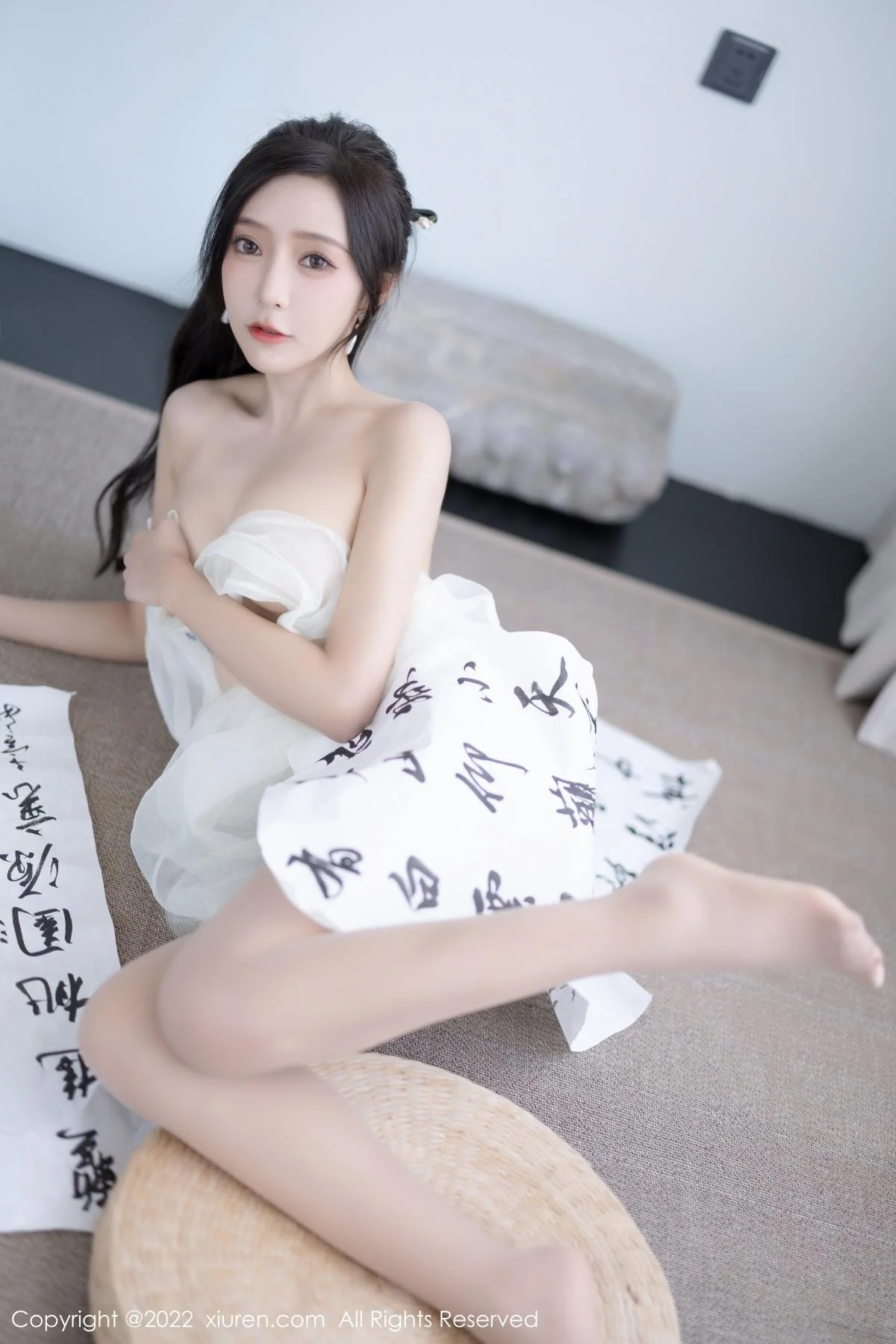 王馨瑶yanni性感白色连衣裙配超薄肉丝秀翘臀美腿绝美写真 第 75 张
