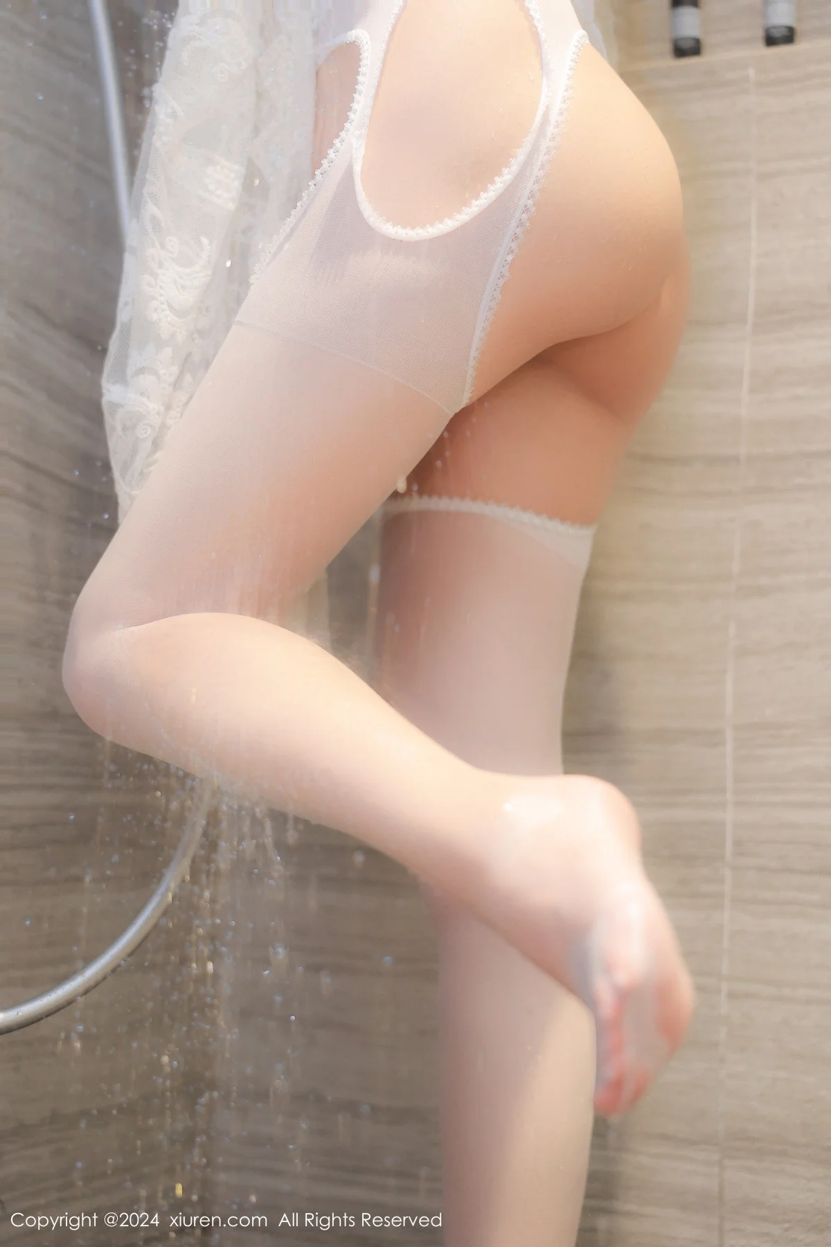 小蛮妖Yummy浴室场景性感白色服饰配白丝吊袜湿身绝美写真 第 75 张