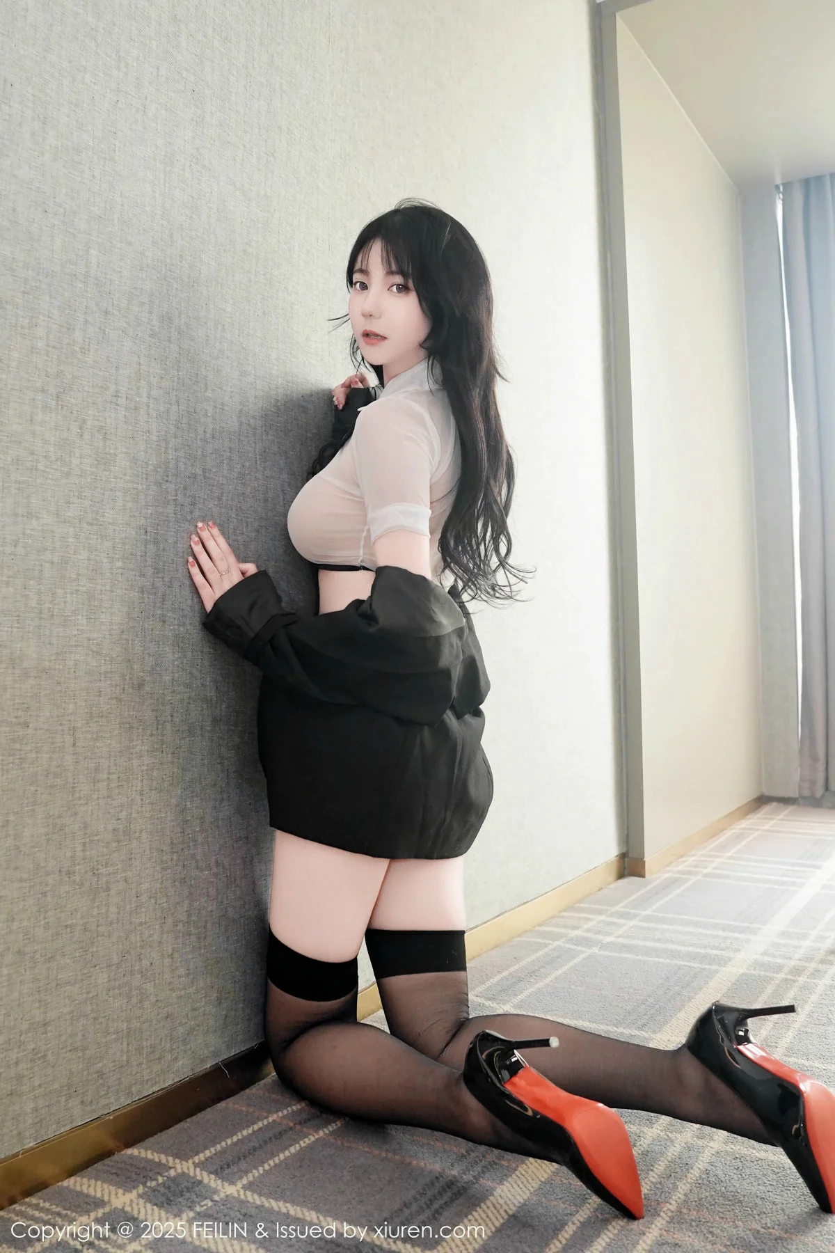 软情性感白色轻透制服配黑色丝袜秀凹凸身材撩人绝美写真 第 58 张