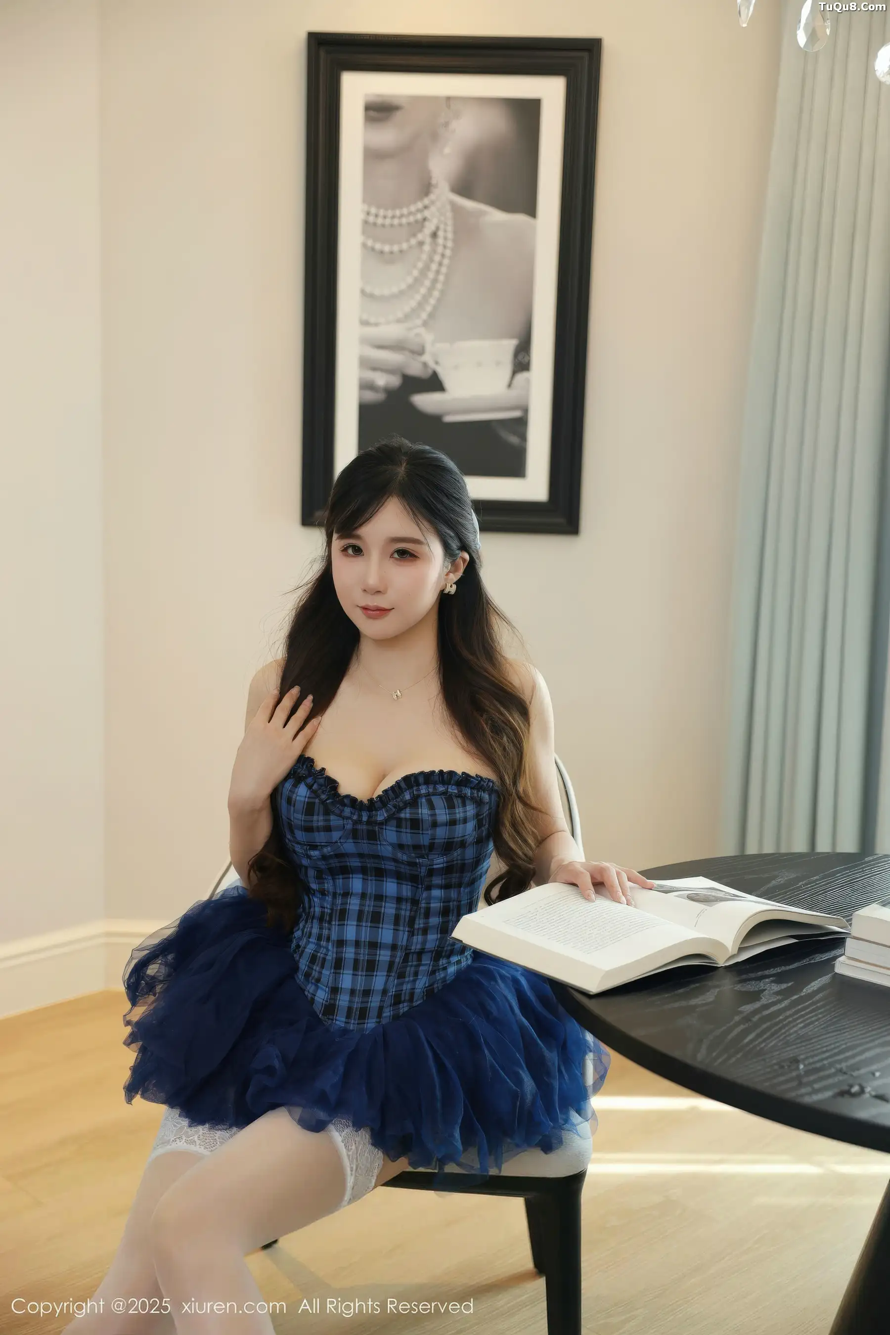小肉肉咪性感蓝色蓬蓬裙配白色丝袜秀凹凸身材完美绝美写真 第 13 张