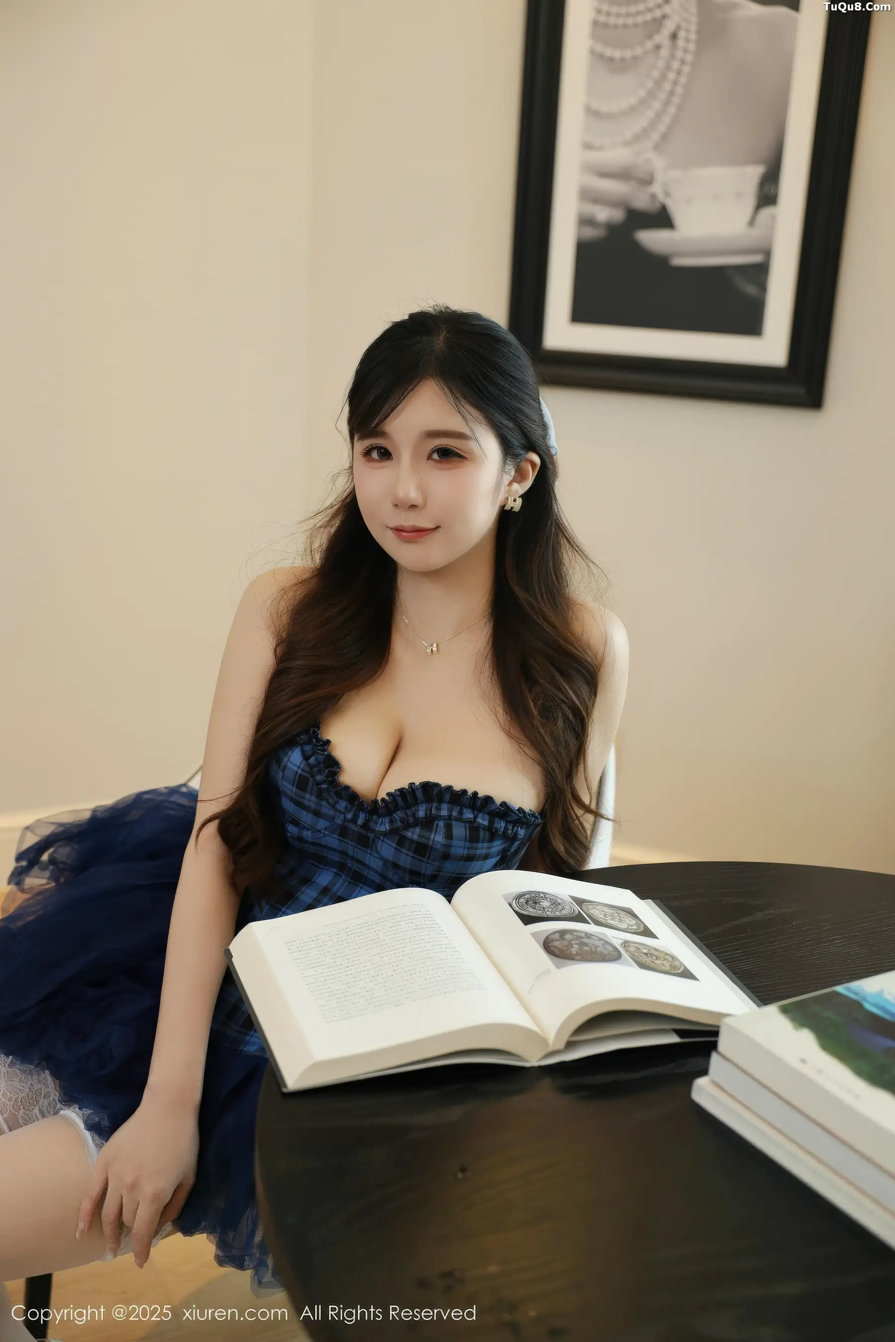 小肉肉咪性感蓝色蓬蓬裙配白色丝袜秀凹凸身材完美绝美写真 第 16 张