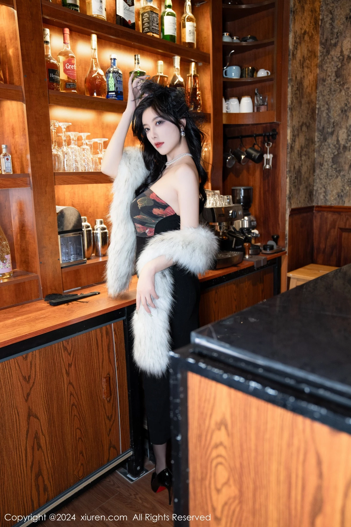 杨晨晨Yome性感深色露肩连衣短裙配黑丝吊袜完美绝美写真 第 10 张
