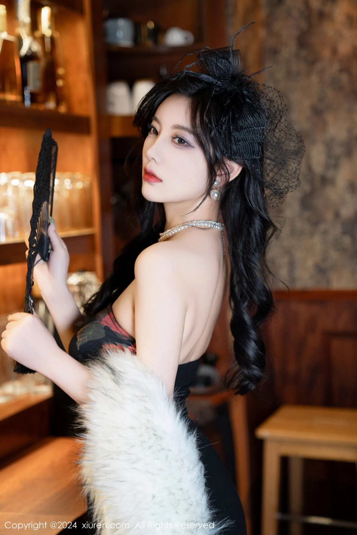 杨晨晨Yome性感深色露肩连衣短裙配黑丝吊袜完美绝美写真 第 16 张