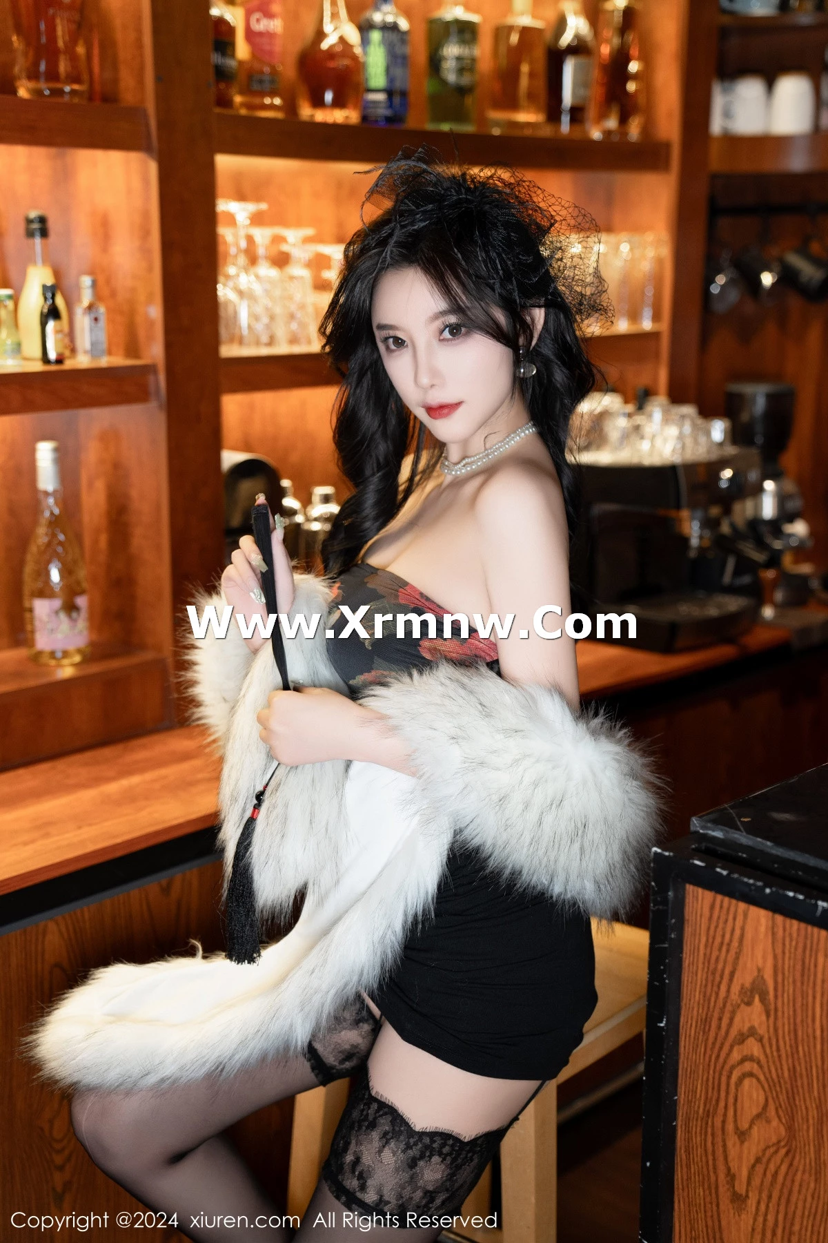 杨晨晨Yome性感深色露肩连衣短裙配黑丝吊袜完美绝美写真 第 46 张