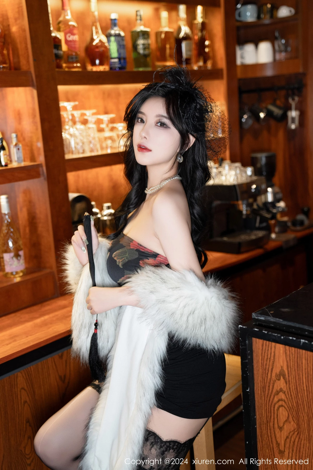 杨晨晨Yome性感深色露肩连衣短裙配黑丝吊袜完美绝美写真 第 47 张