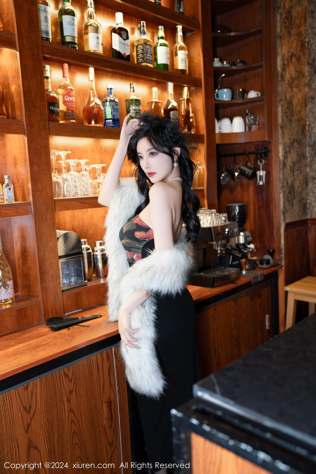 杨晨晨Yome性感深色露肩连衣短裙配黑丝吊袜完美绝美写真 第 9 张