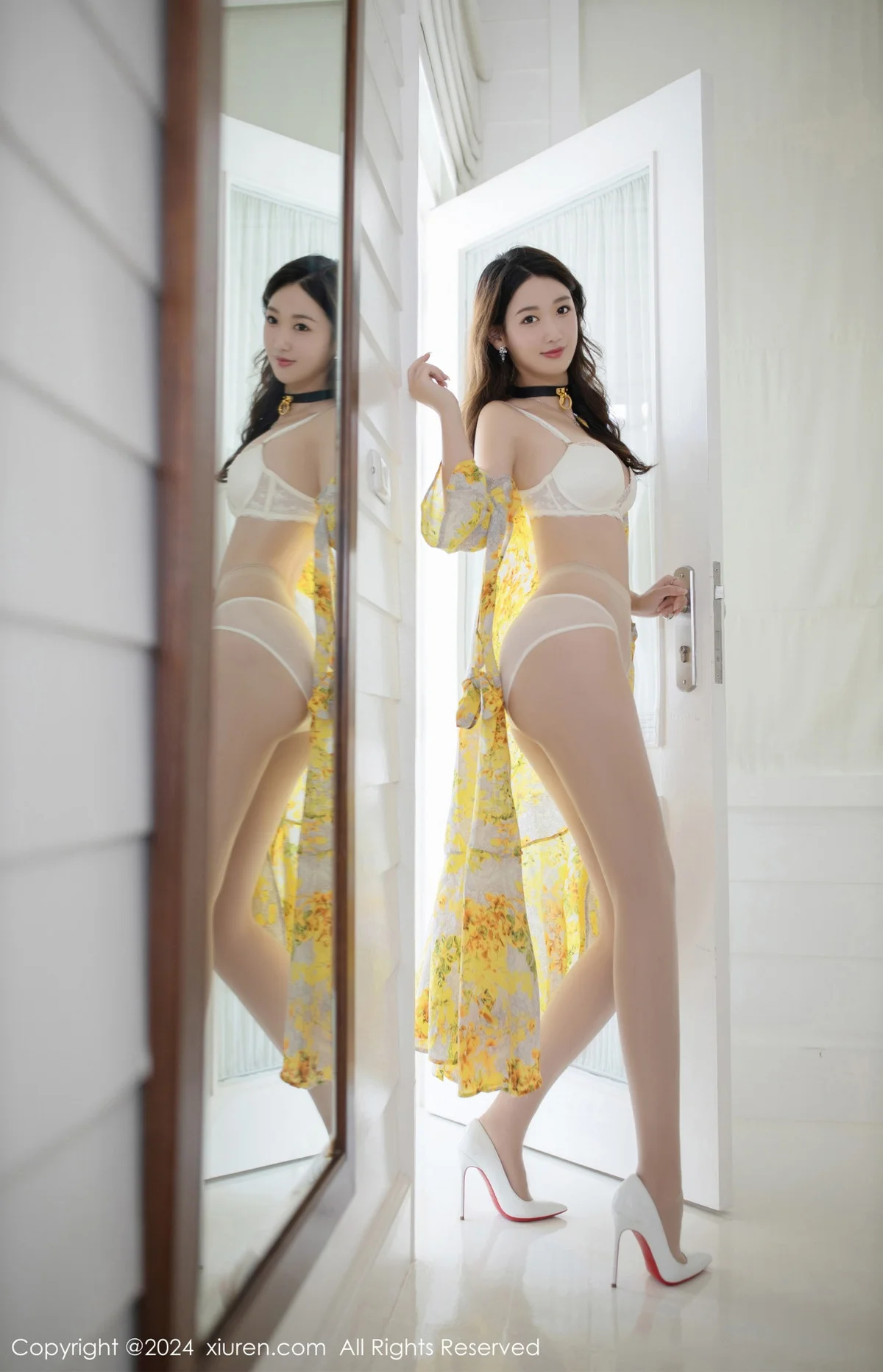唐安琪性感黄色长裙露白色蕾丝内衣配原色丝袜迷人绝美写真 第 18 张