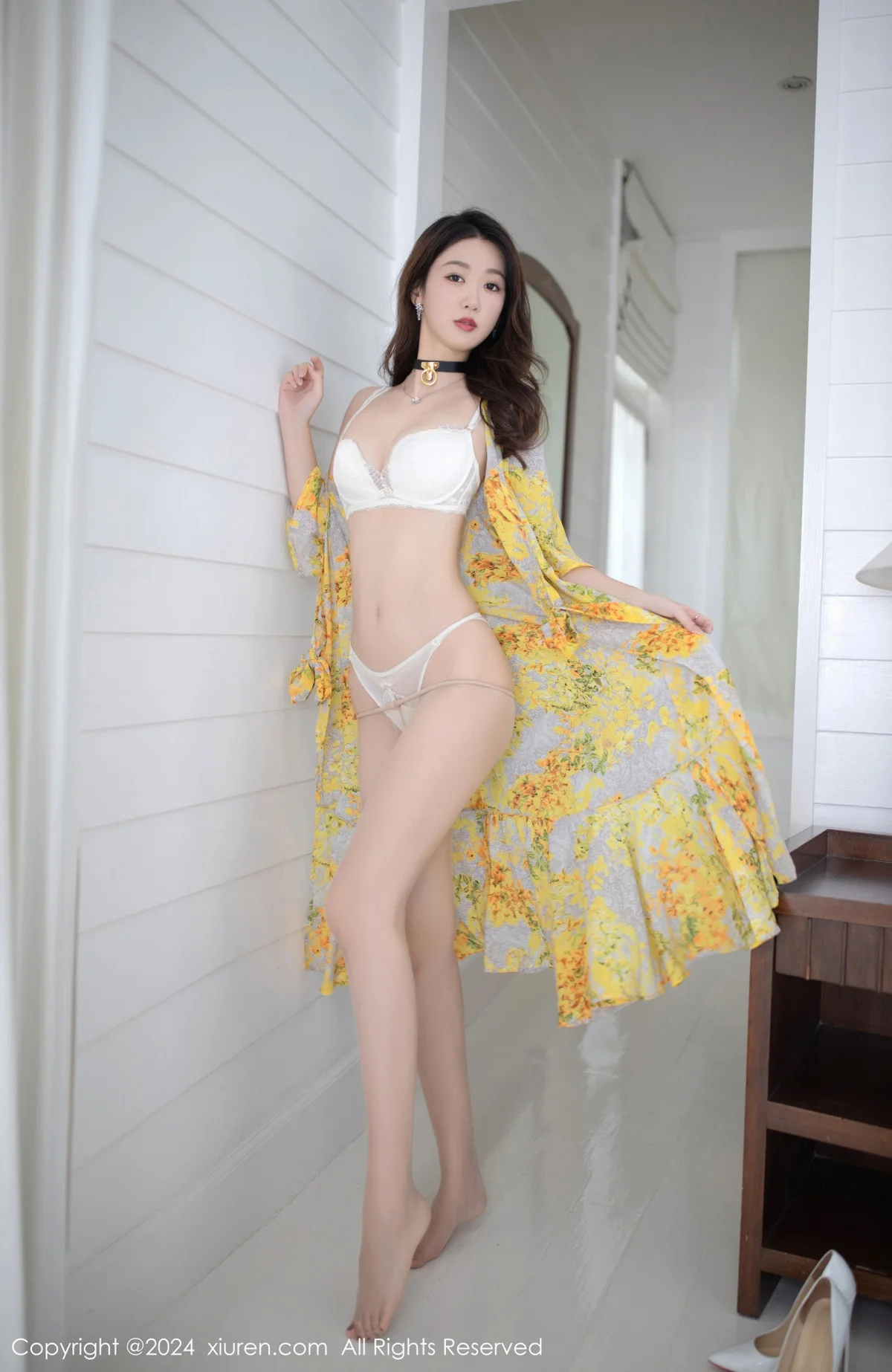唐安琪性感黄色长裙露白色蕾丝内衣配原色丝袜迷人绝美写真 第 33 张