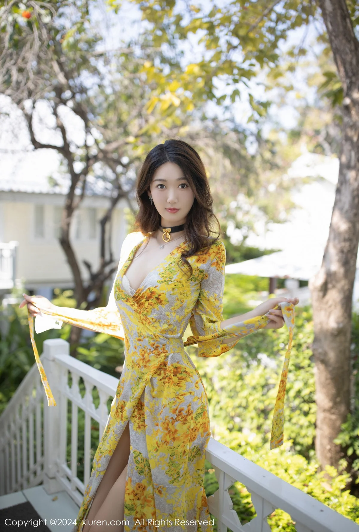 唐安琪性感黄色长裙露白色蕾丝内衣配原色丝袜迷人绝美写真 第 6 张