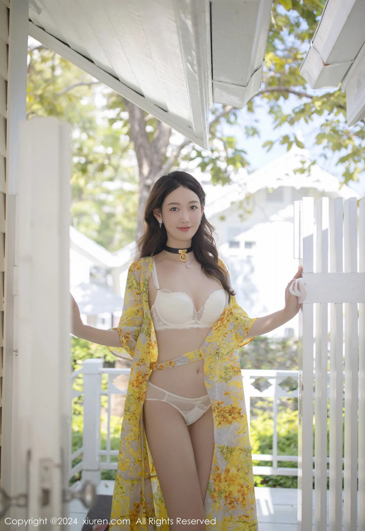 唐安琪性感黄色长裙露白色蕾丝内衣配原色丝袜迷人绝美写真 第 7 张
