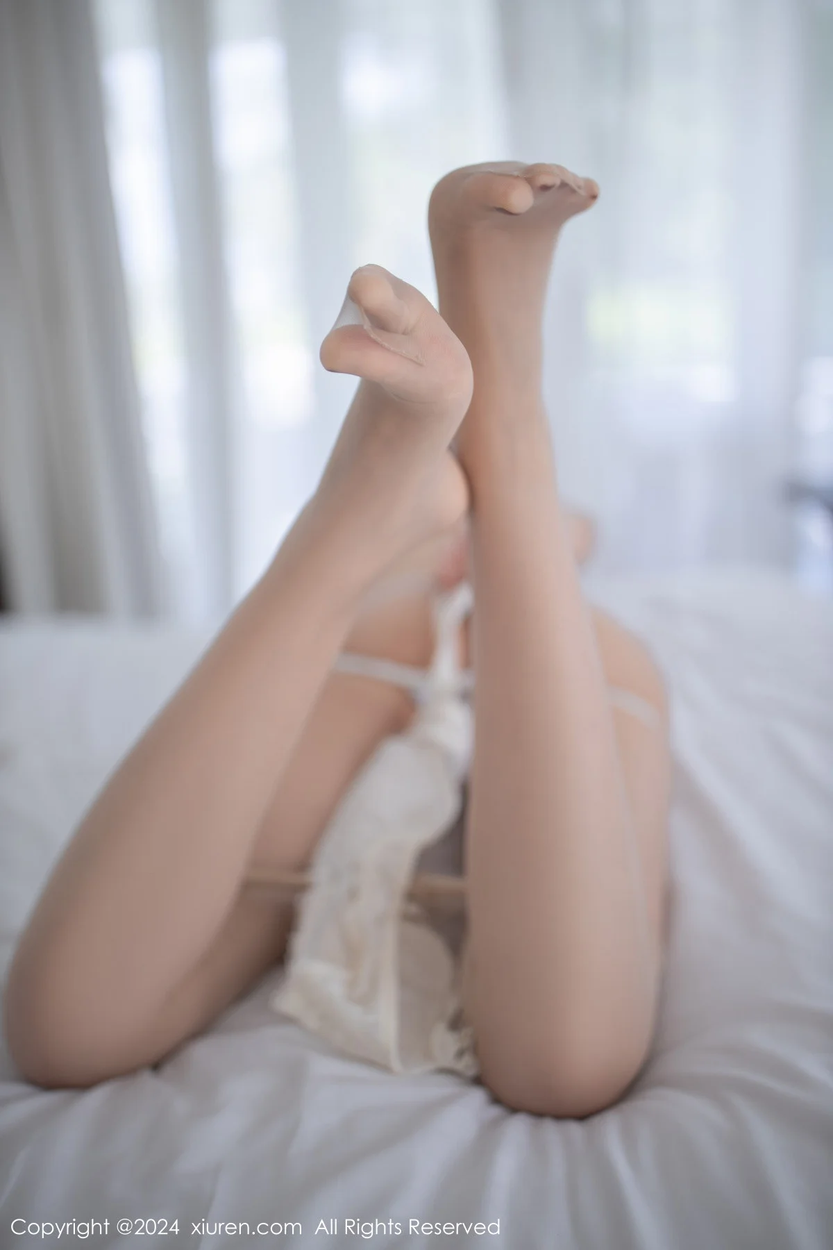 唐安琪性感黄色长裙露白色蕾丝内衣配原色丝袜迷人绝美写真 第 71 张