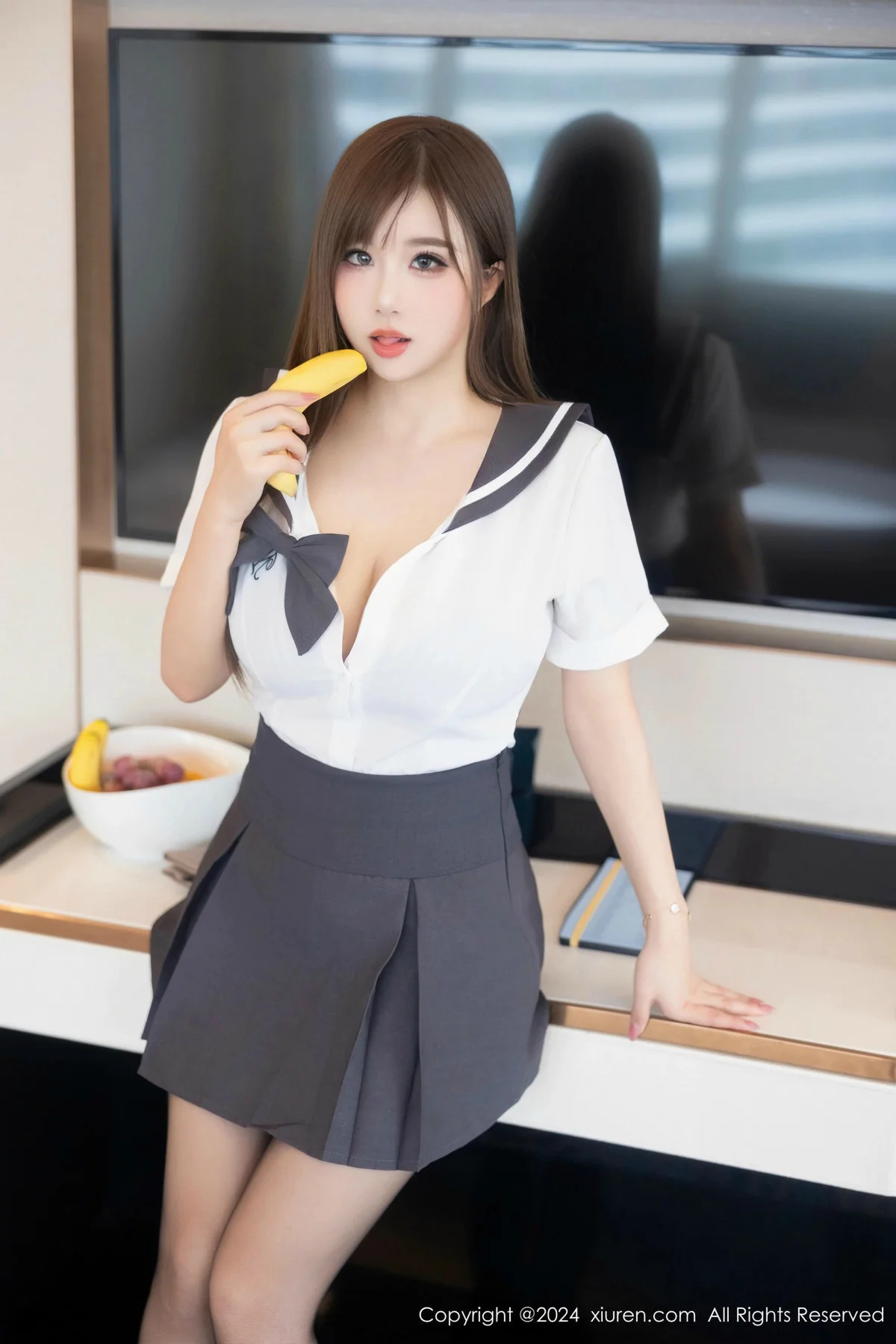 小肉肉咪性感灰色JK制服配超薄黑丝秀凹凸身材撩人绝美写真 第 13 张