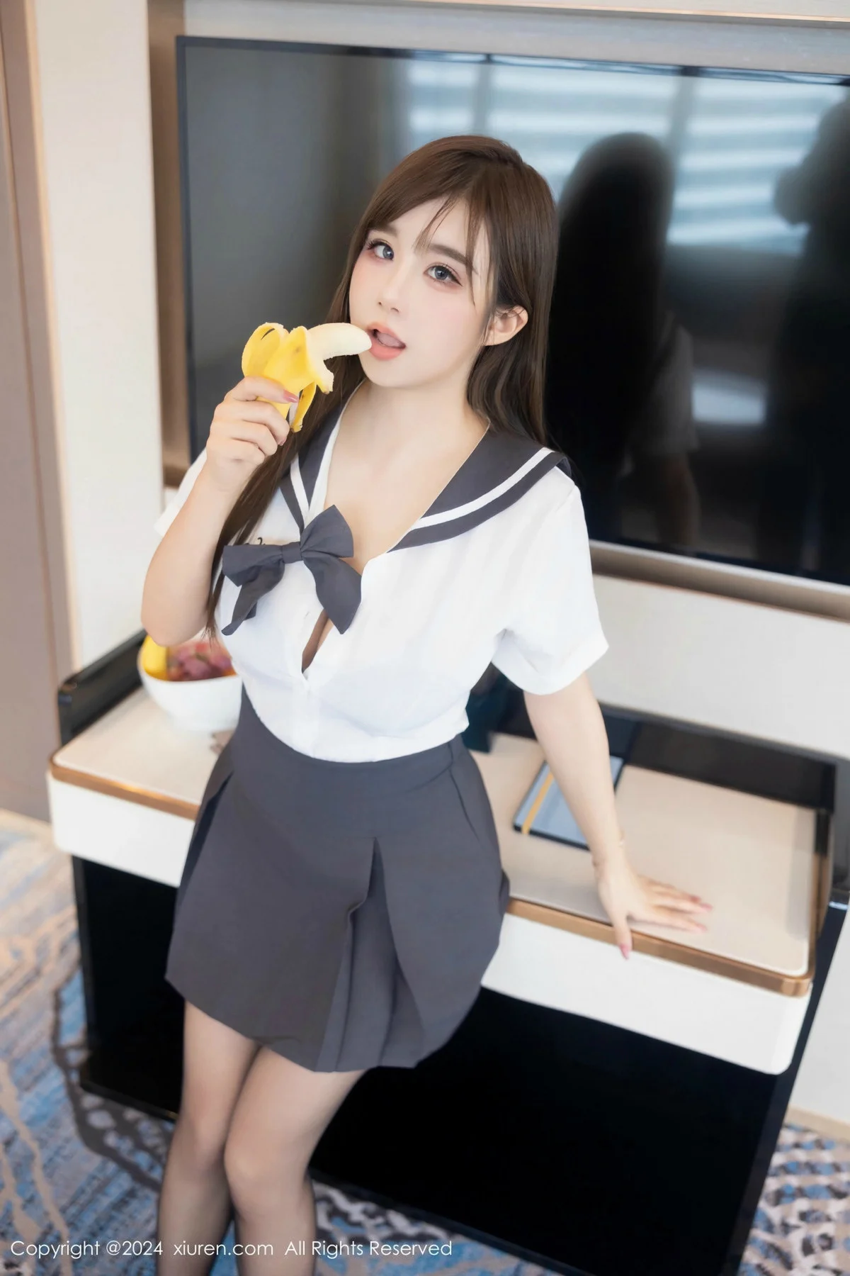 小肉肉咪性感灰色JK制服配超薄黑丝秀凹凸身材撩人绝美写真 第 20 张