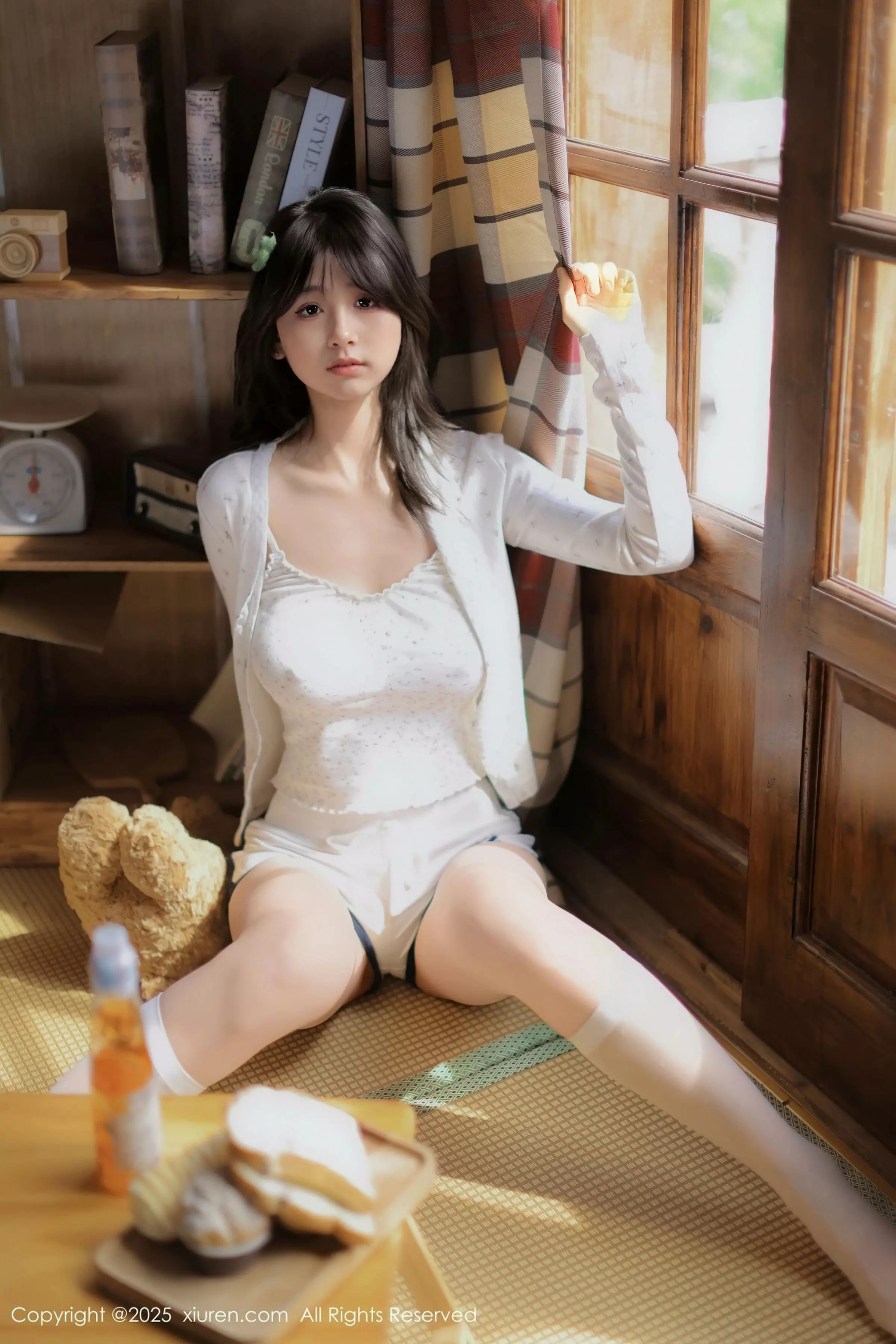 奶芙乔乔性感原木棉吊带配白色丝袜秀凹凸身材完美绝美写真 第 13 张