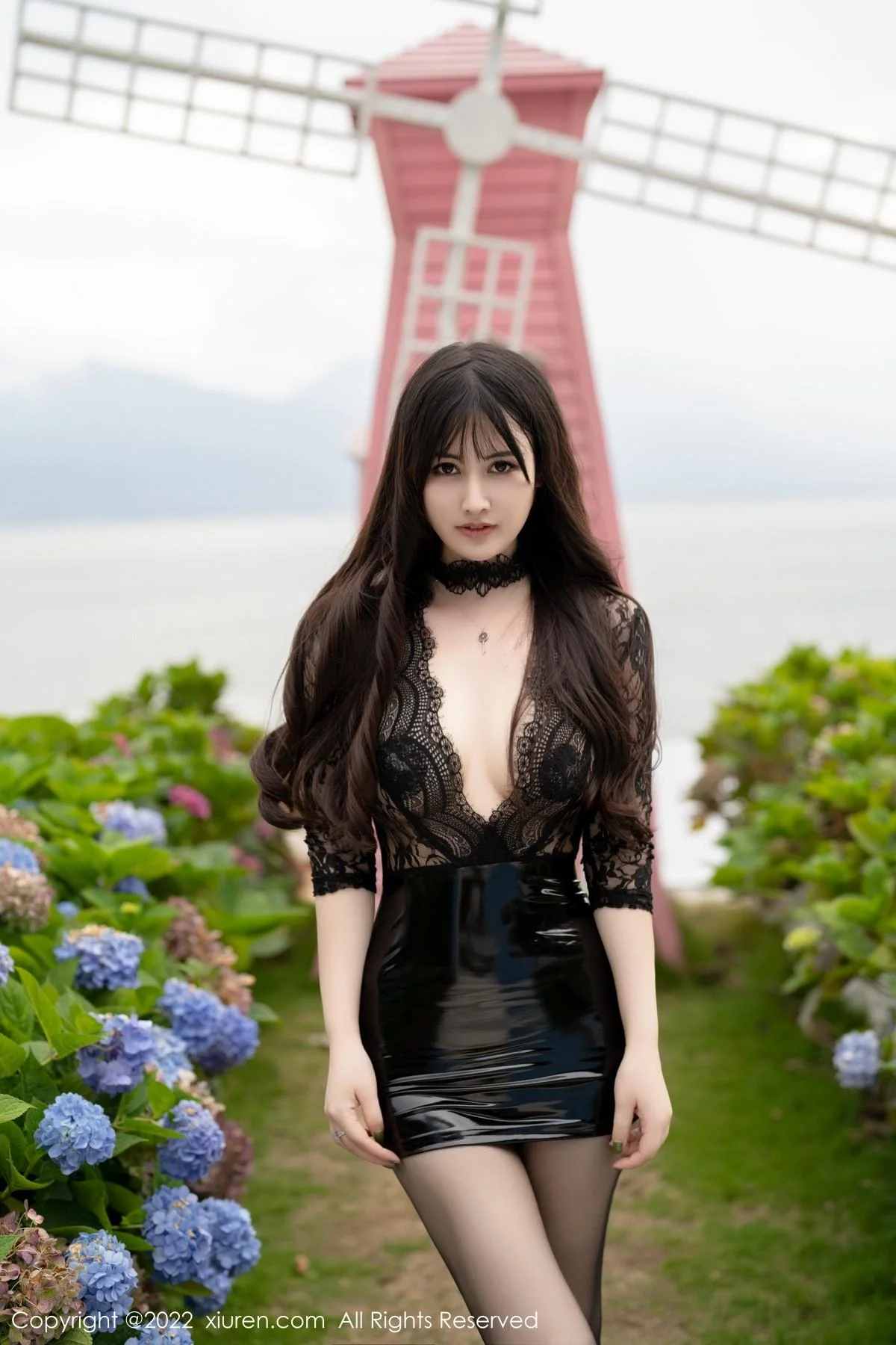 诗诗kiki大理旅拍黑色清透蕾丝服饰配黑色短裙撩人绝美写真 第 1 张