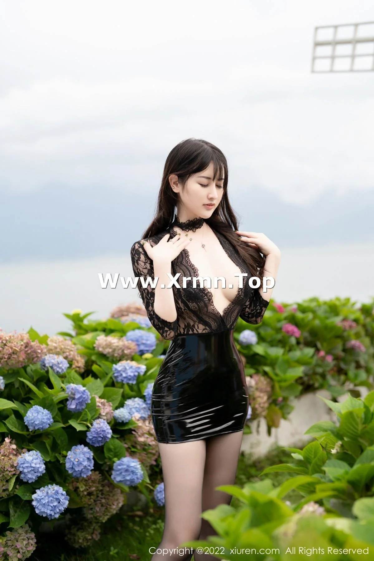 诗诗kiki大理旅拍黑色清透蕾丝服饰配黑色短裙撩人绝美写真 第 10 张